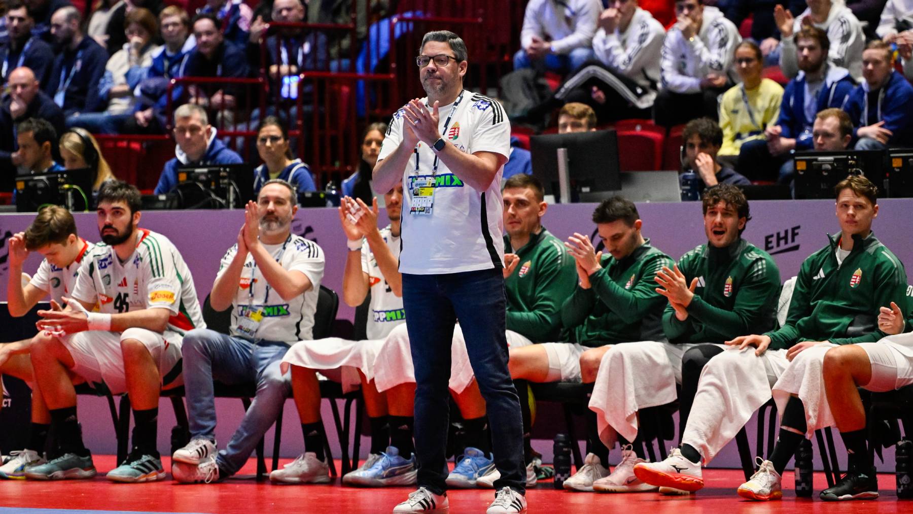 Malmö, 2026. január 28. Chema Rodríguez, a magyar válogatott szövetségi kapitánya a dán-norvég-svéd közös rendezésű férfi kézilabda-Európa-bajnokság középdöntőjének 4. fordulójában, a II. csoportban játszott Horvátország - Magyarország mérkőzésen a svédországi Malmö Arénában 2026. január 28-án. MTI/Hegedüs Róbert