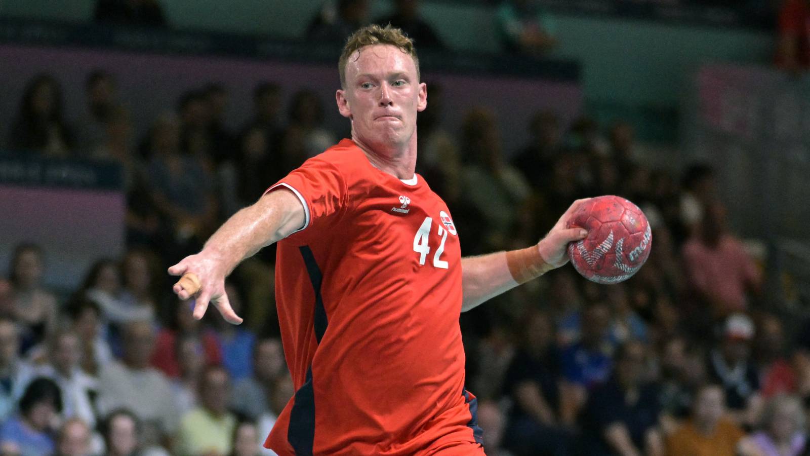 Norway's right back #42 Gabriel Ask Setterblom attempts to score during the Men's Preliminary Round Group B handball match between Norway and Argentina of the Paris 2024 Olympic Games, at the Paris South Arena in Paris, on July 27, 2024.