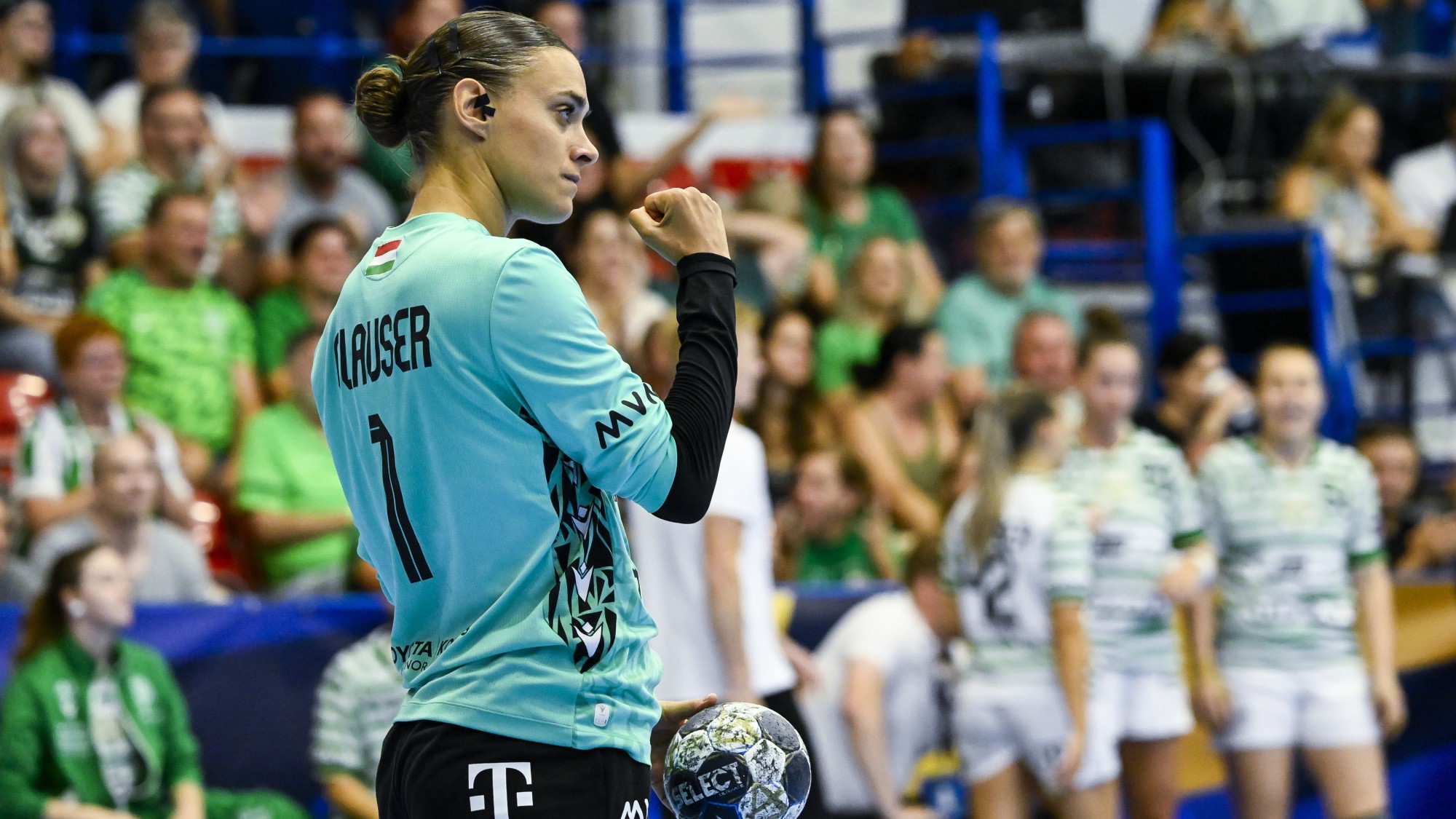 Glauser Laura, a Ferencváros kapusa a női kézilabda Bajnokok Ligája B csoportjának 1. fordulójában játszott FTC-Rail Cargo Hungaria - Odense Handbold mérkőzés végén az Érd Arénában 2025. szeptember 6-án. A Ferencváros 34-32-re kikapott a dán csapattól.