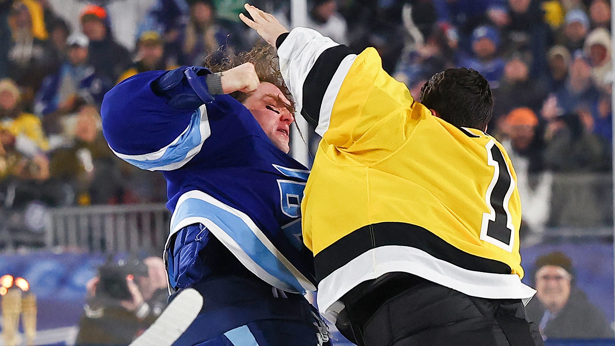 nhl szabadtéri meccs tampa bay boston kapusbunyó