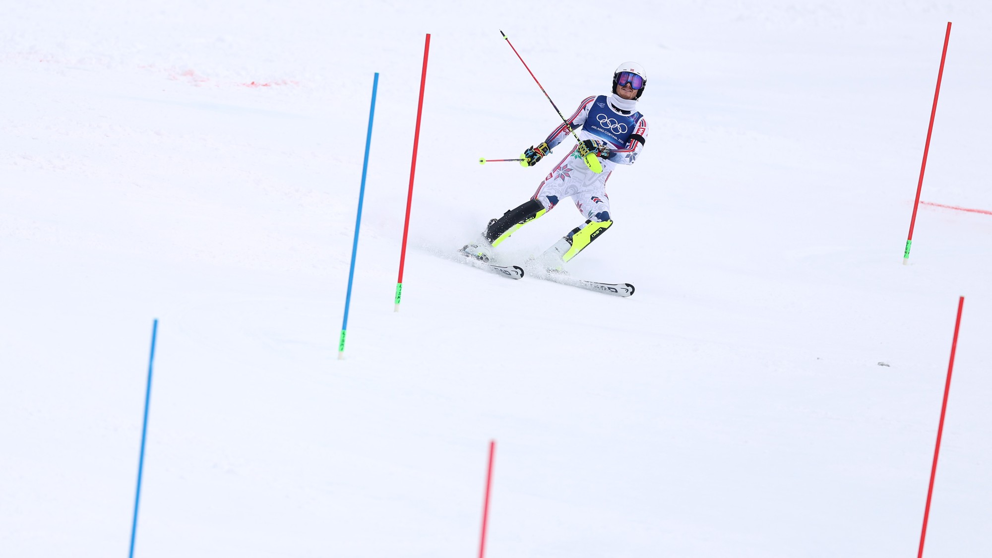 Atle Lie mcGrath reakciója, miután kiesett a műlesiklók versenyében a téli olimpián.