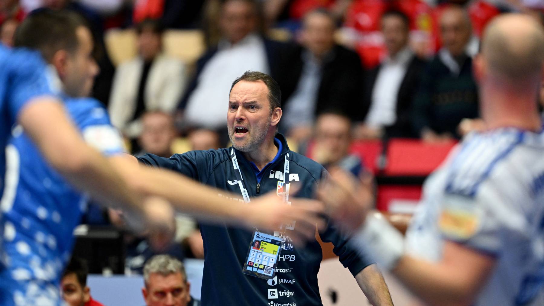 Croatia's coach Dagur Sigurdsson (C) reacts during the men's EHF Euro 2026 third place handball match Iceland vs Croatia in Herning, Denmark, on February 1, 2026.