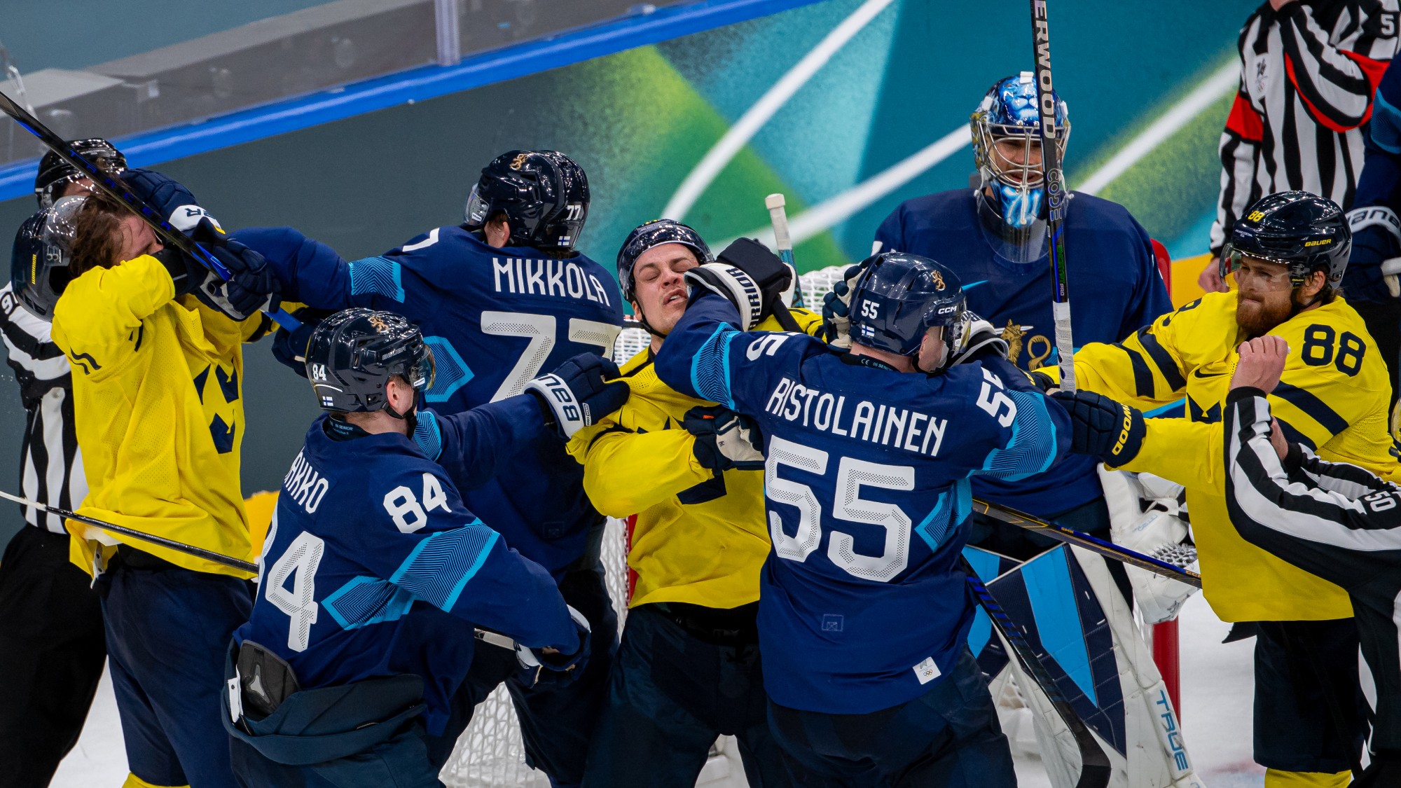 Bunyó a finn-svéd jégkorongmeccsen a téli olimpián.