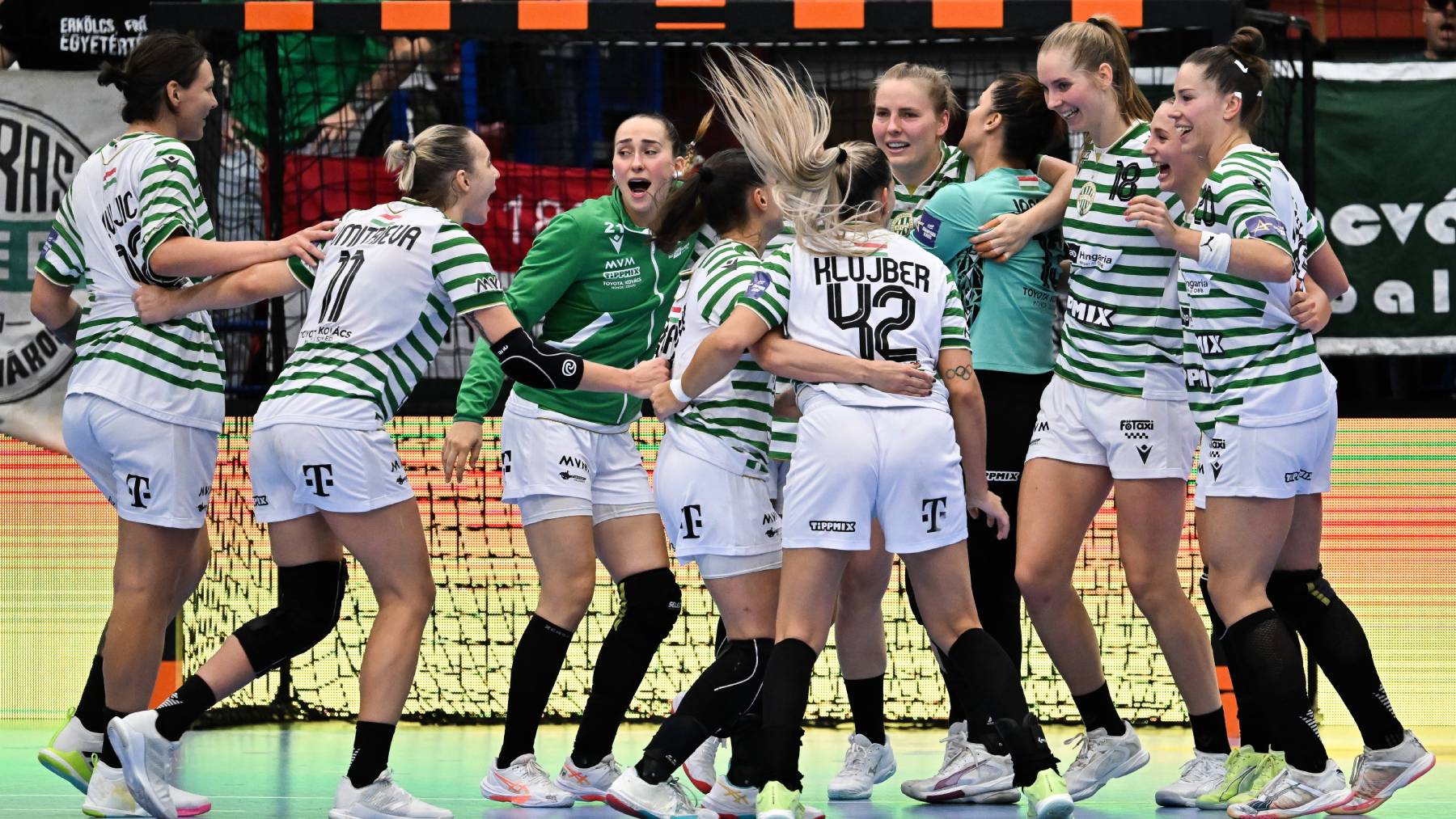 Érd, 2025. szeptember 27. A Ferencváros játékosai a női kézilabda Bajnokok Ligája B csoportjának 3. fordulójában játszott FTC-Rail Cargo Hungaria – Sola HK mérkőzés után az Érd Arénában 2025. szeptember 27-én. FTC-Rail Cargo Hungaria - Sola HK (norvég) 26-25. MTI/Illyés Tibor