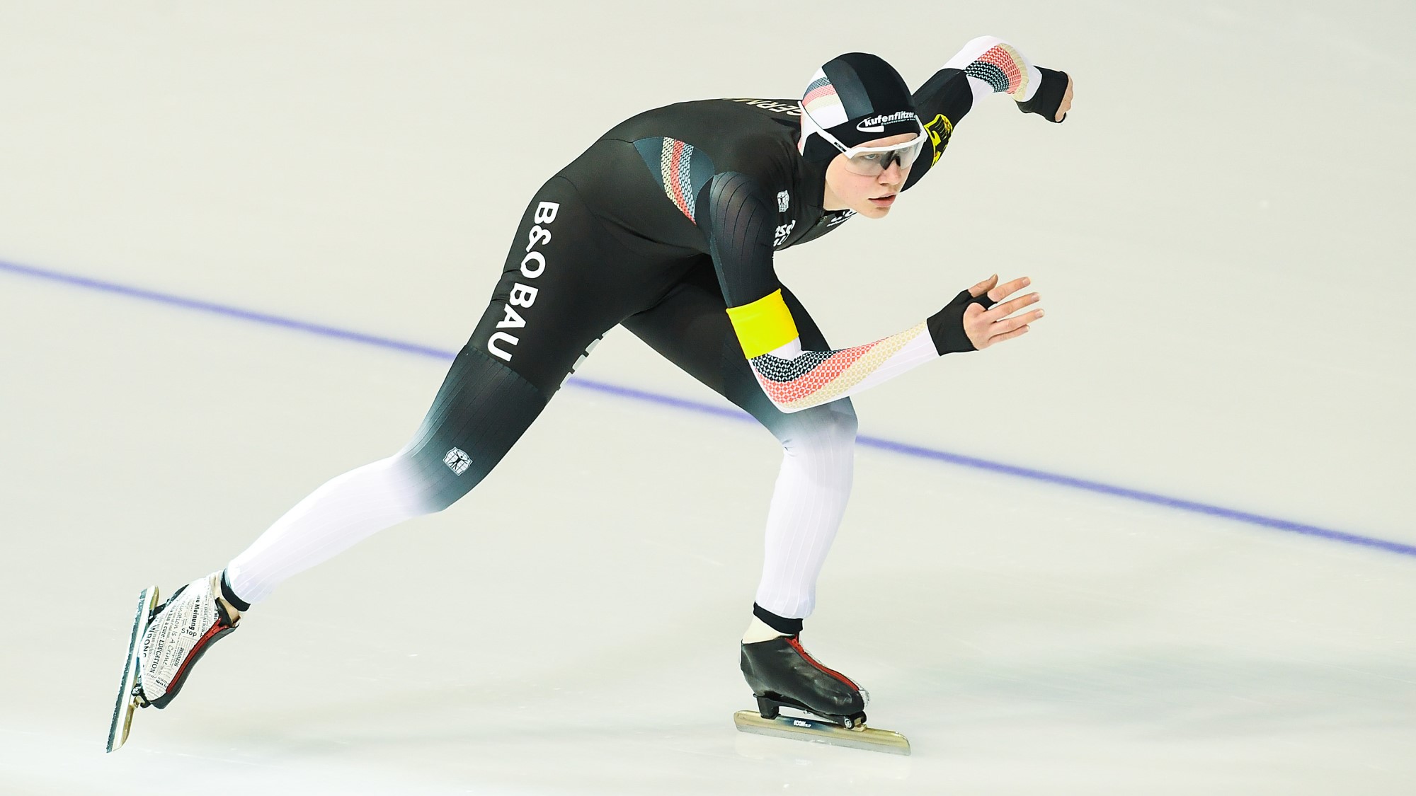 A német Josephnie Schlörb a gyorskorcsolyázók kanadai világkupa-versenyén.