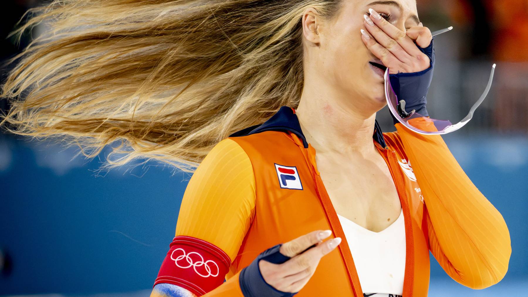 ILAN - Jutta Leerdam, after her golden race, wins gold in the 1000 meters of long track speed skating at the Milano Speed Skating Stadium at the Milan Winter Olympics. ROBIN UTRECHT/ ANP netherlands out - belgium out