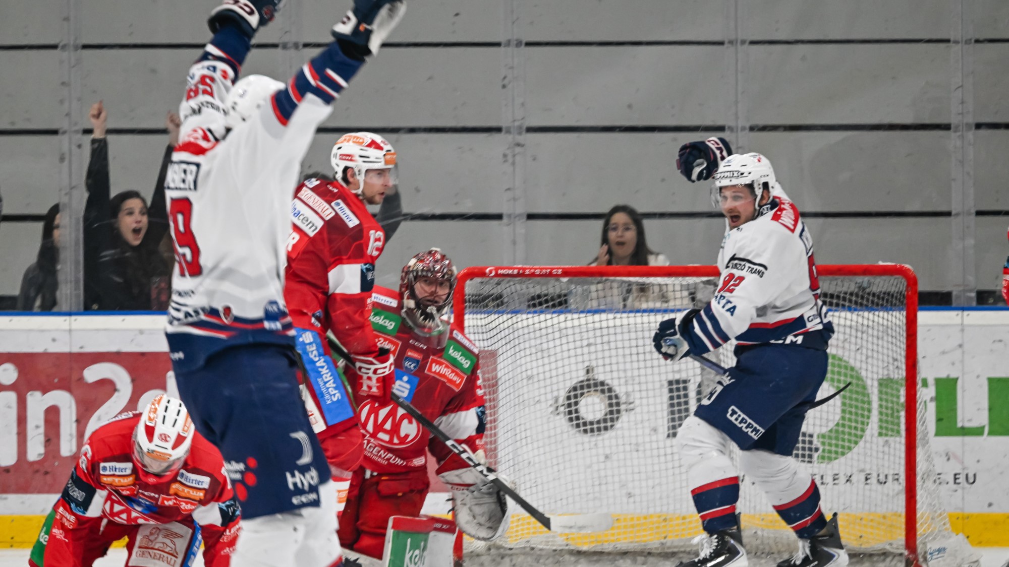 A Hydro Fehérvár AV19 és Klagenfurt párharca az osztrák bázisú jégkorong-bajnokságban.