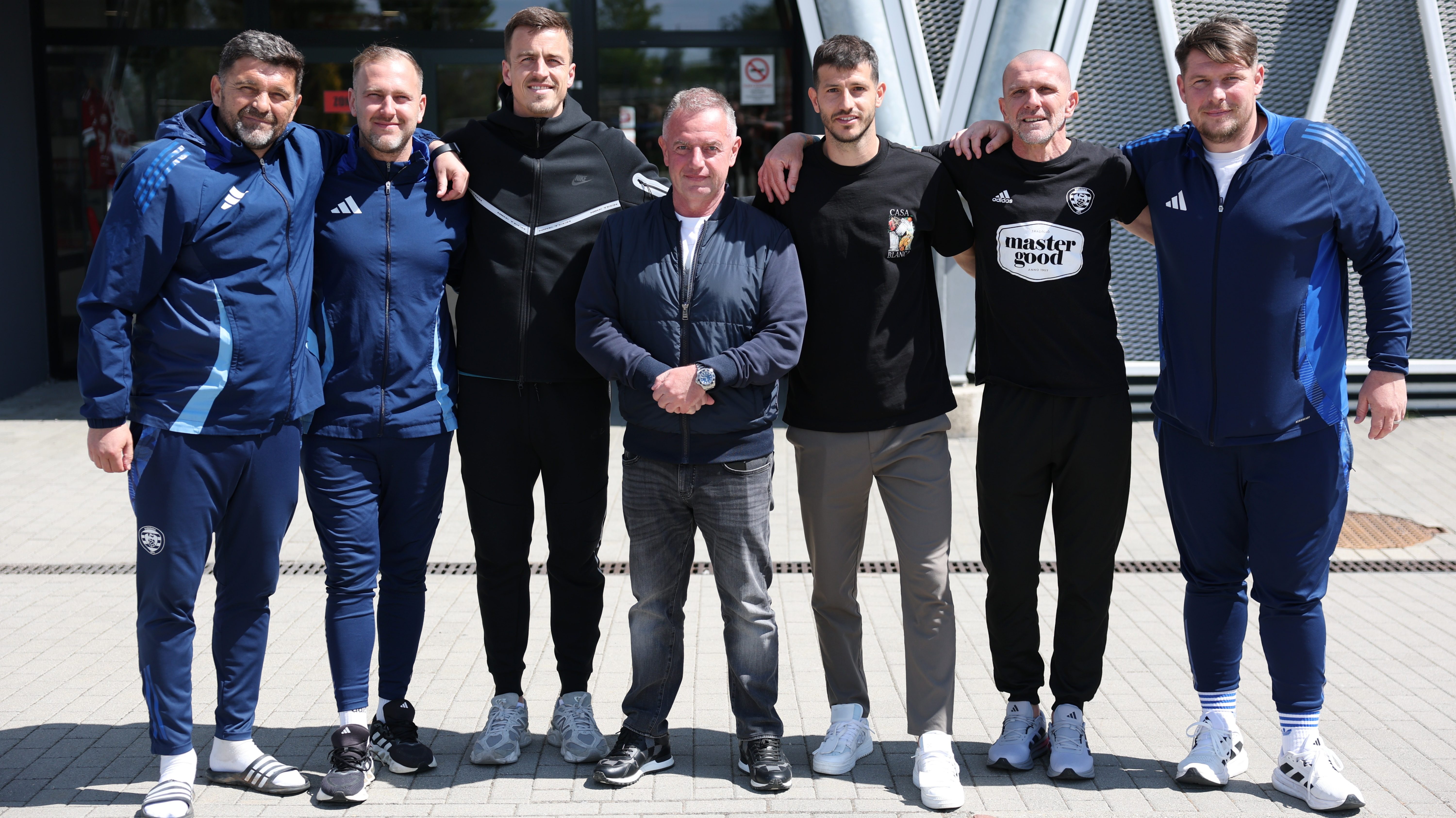 Branimir Cipetictől és Aleksandar Jovicictól.