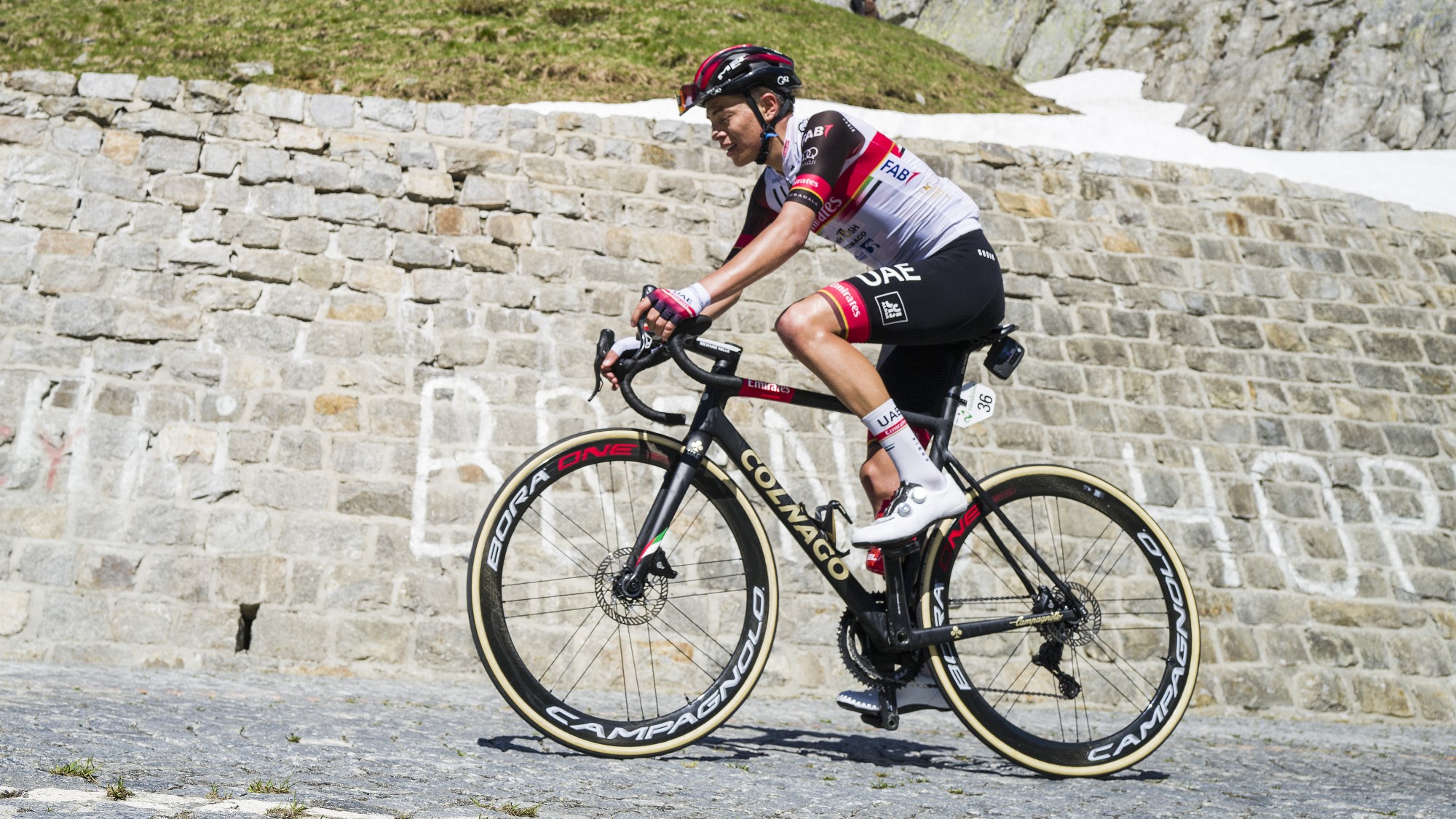 Critian Camilo Munoz egy 2019-es svájci versenyen, az UAE színeiben.