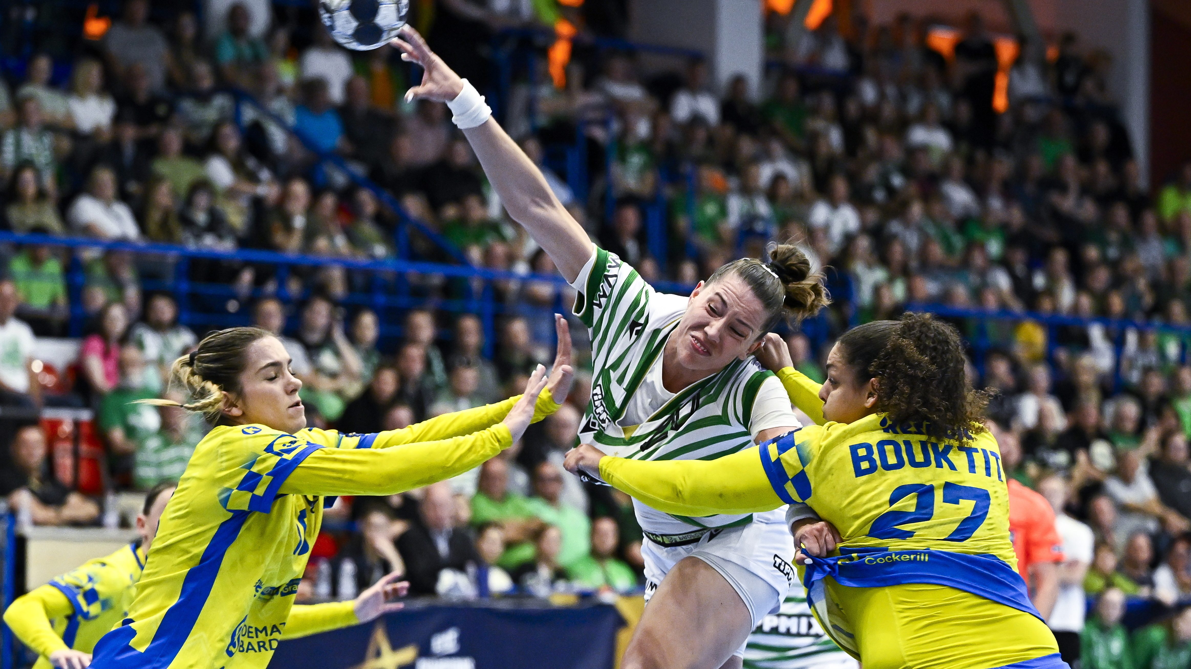 Emily Vogel, a Ferencváros (k), valamint Lylou Borg (b) és Sarah Bouktit.