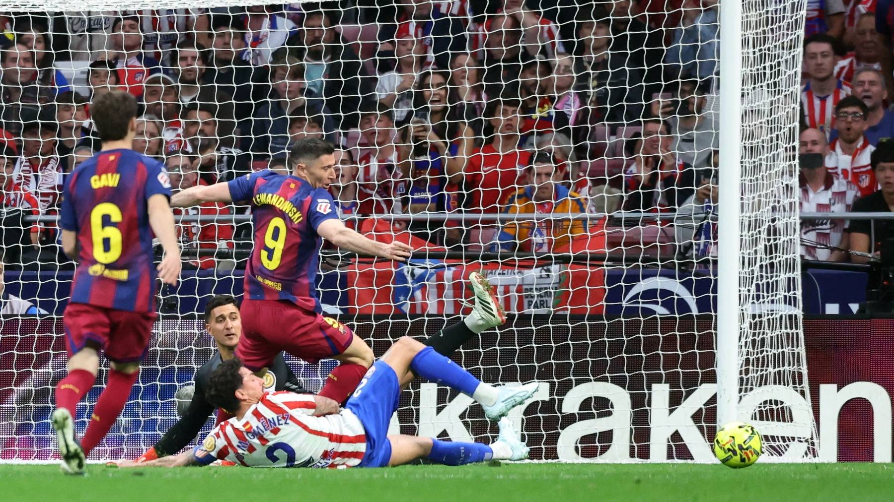 Barcelona's Polish forward #09 Robert Lewandowski and Atletico Madrid's Uruguayan defender #02 Jose Gimenez fight for the ball during the Spanish league football match between Club Atletico de Madrid and FC Barcelona at Metropolitano Stadium in Madrid on April 4, 2026.