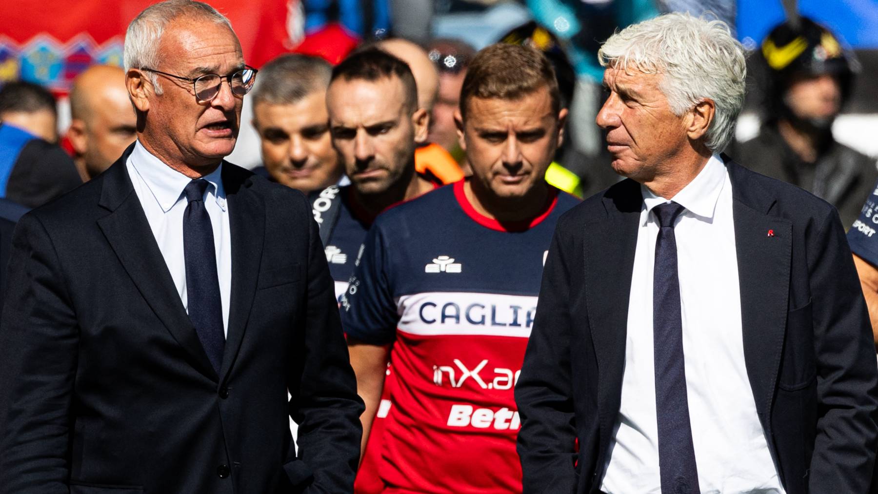Gian Piero Gasperini (R) and Claudio Ranieri (L) are seen during the Serie A football match between Atalanta BC and Cagliari Calcio at Gewiss Stadium in Bergamo, Italy, on September 24 2023 (Photo by Mairo Cinquetti/NurPhoto)