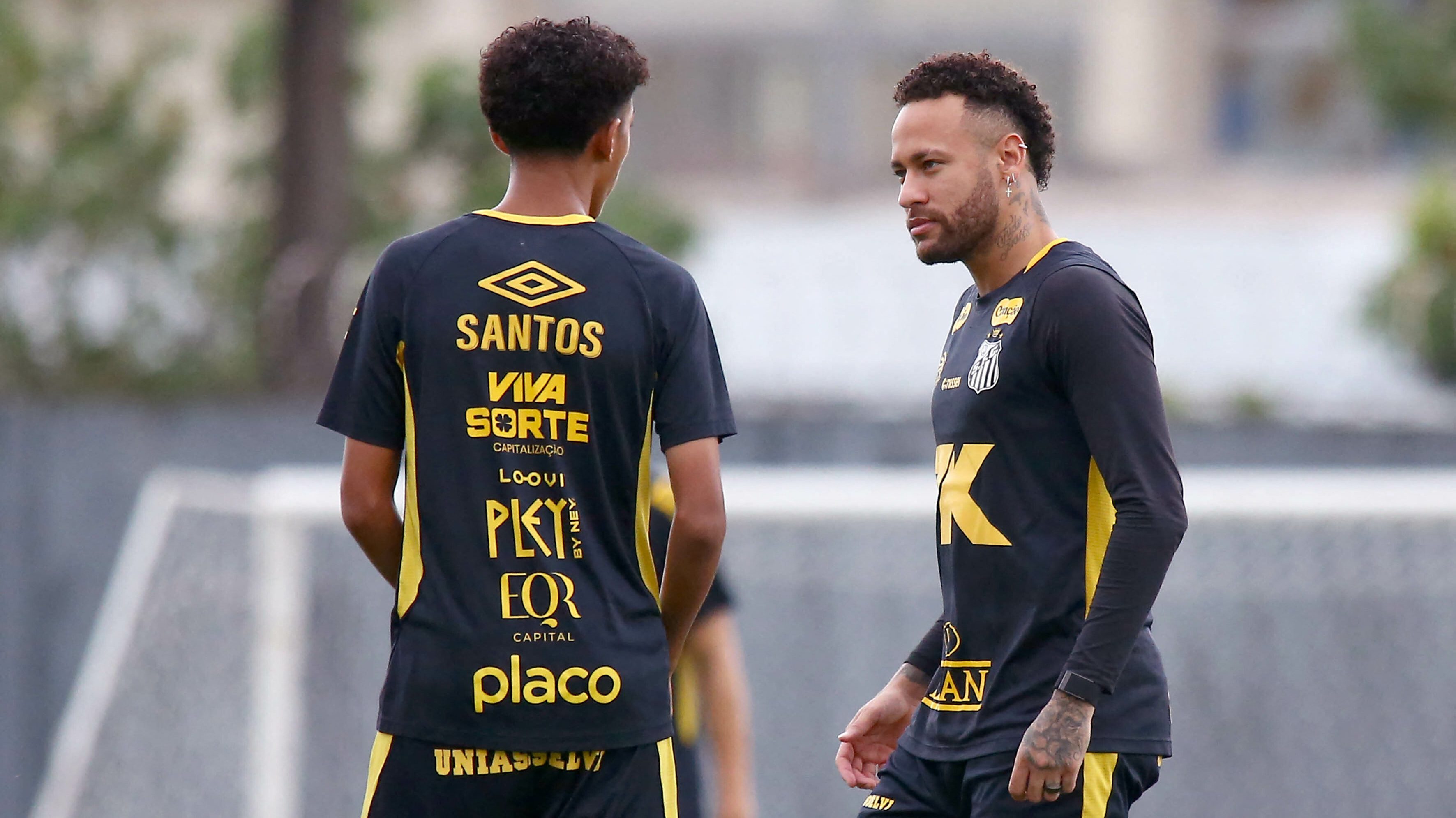 Neymar és Robinho fia egy edzésen.