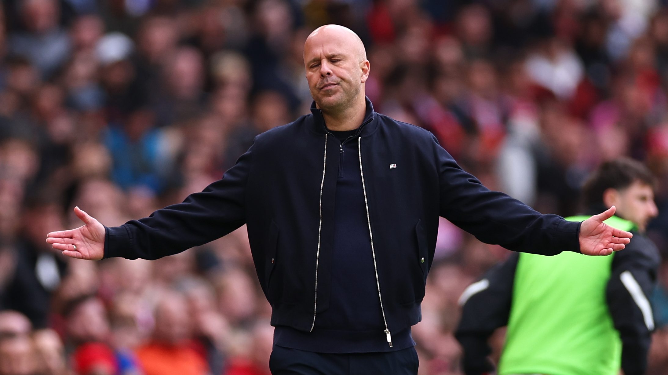 Arne Slot a Manchester United elleni mérkőzésen.