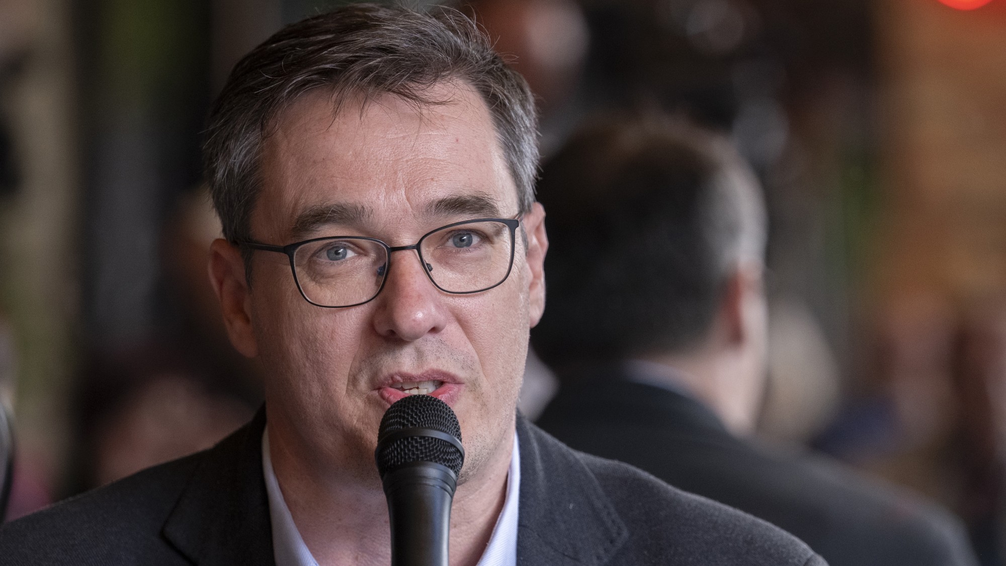 Karácsony Gergely főpolgármester a JazzFest Budapest 2026. koncertsorozatról tartott sajtótájékoztatón a budapesti Gozsdu-udvarban 2026. április 30-án. Tizenkét országból csaknem kétszáz zenész, köztük számos világsztár lép színpadra az ötödik JazzFest Budapesten. Június 27-től július 5-ig koncertet ad mások mellett Al Di Meola, Pat Metheny, Marcus Miller és Charles Lloyd.