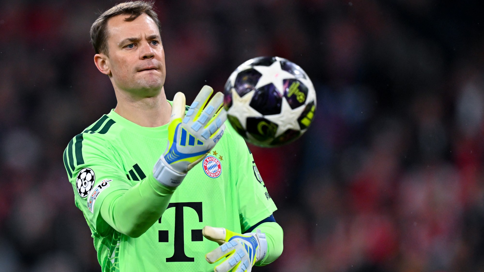 Hosszabbít Manuel Neuer, a Bayern München kapusa, és még fizetéscsökkentésbe is belemegy.