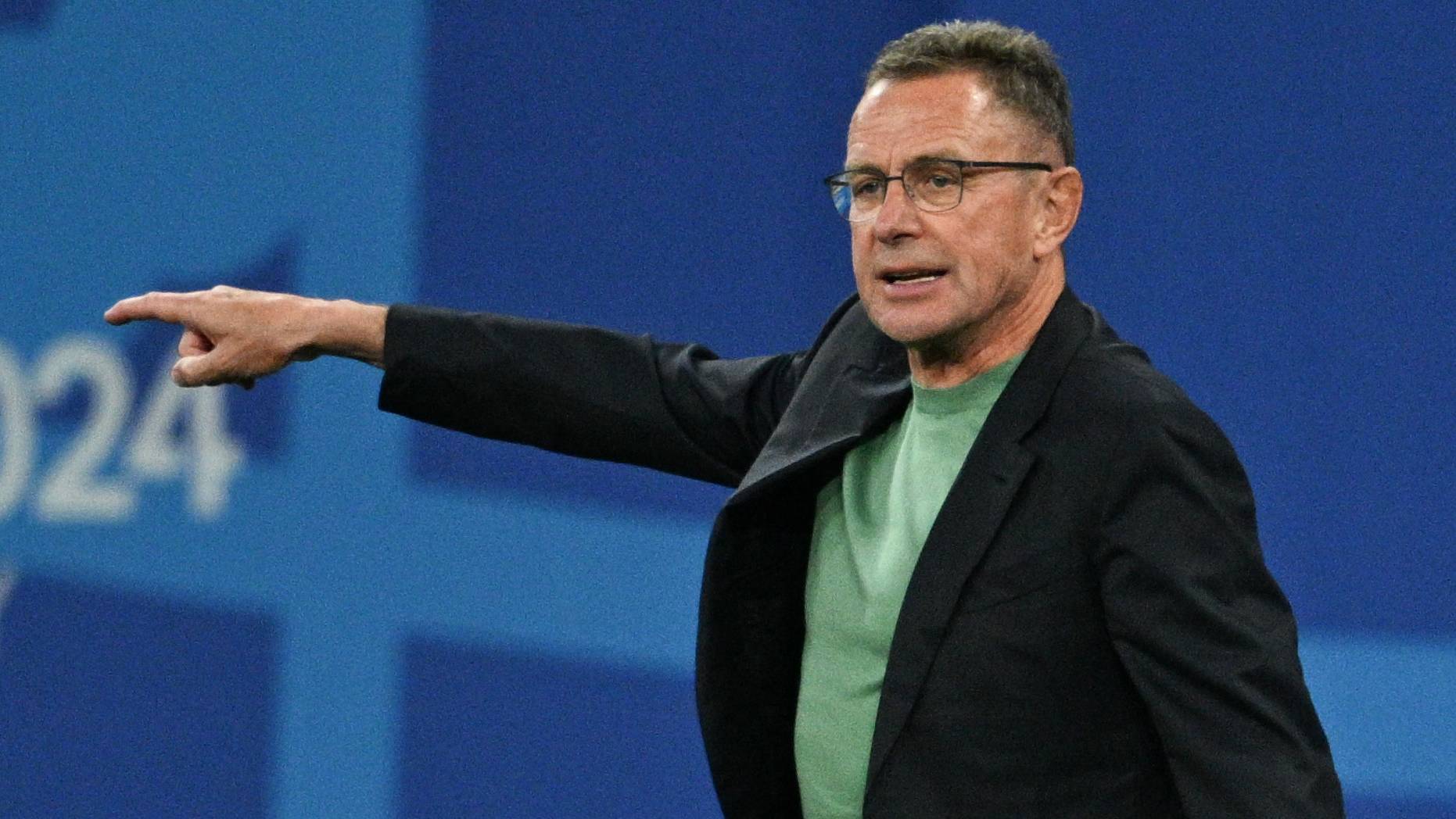 02 July 2024, Saxony, Leipzig: Soccer, UEFA Euro 2024, European Championship, Austria - Turkey, final round, round of 16, Leipzig Stadium, Austria coach Ralf Rangnick gives instructions. Photo: Sebastian Christoph Gollnow/dpa