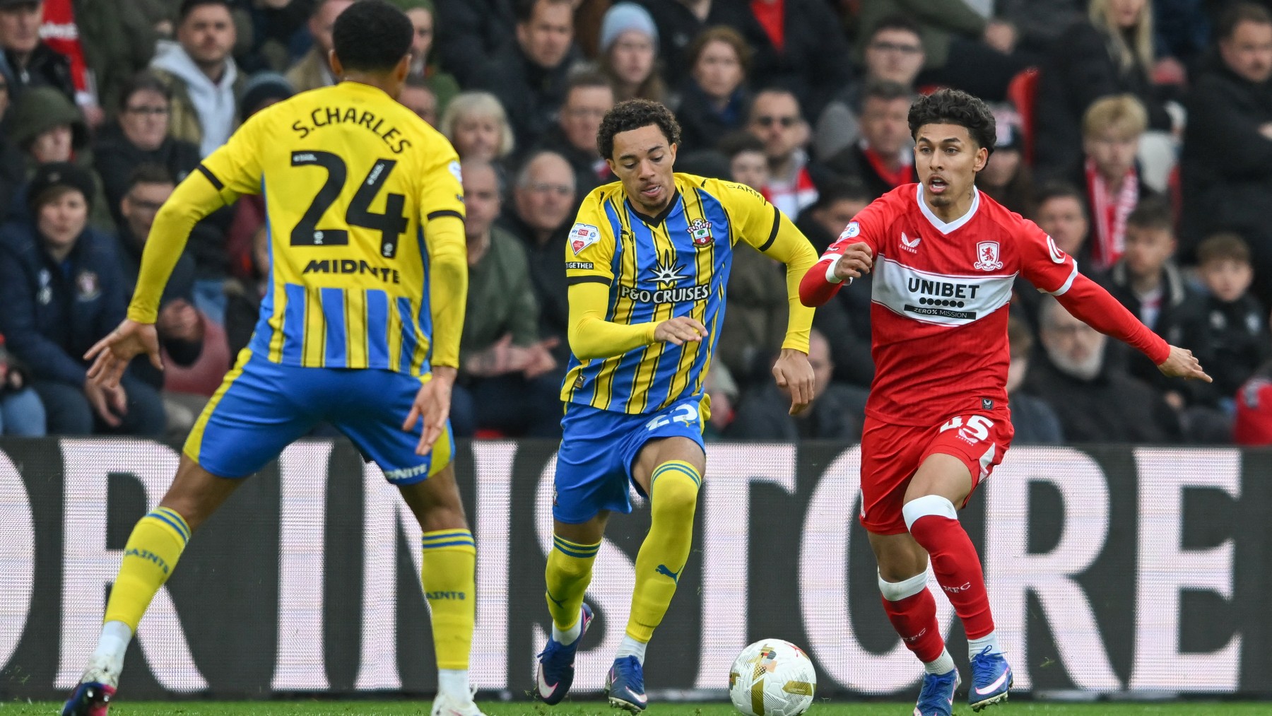 Jeremy Sarmiento of Middlesbrough controls the ball ahead of Samuel Edozie of Southampton during the Sky Bet Championship Play Off Semi Final 1st Leg between Middlesbrough and Southampton at the Riverside Stadium in Middlesbrough on May 8, 2026. (Photo by MI News/NurPhoto)