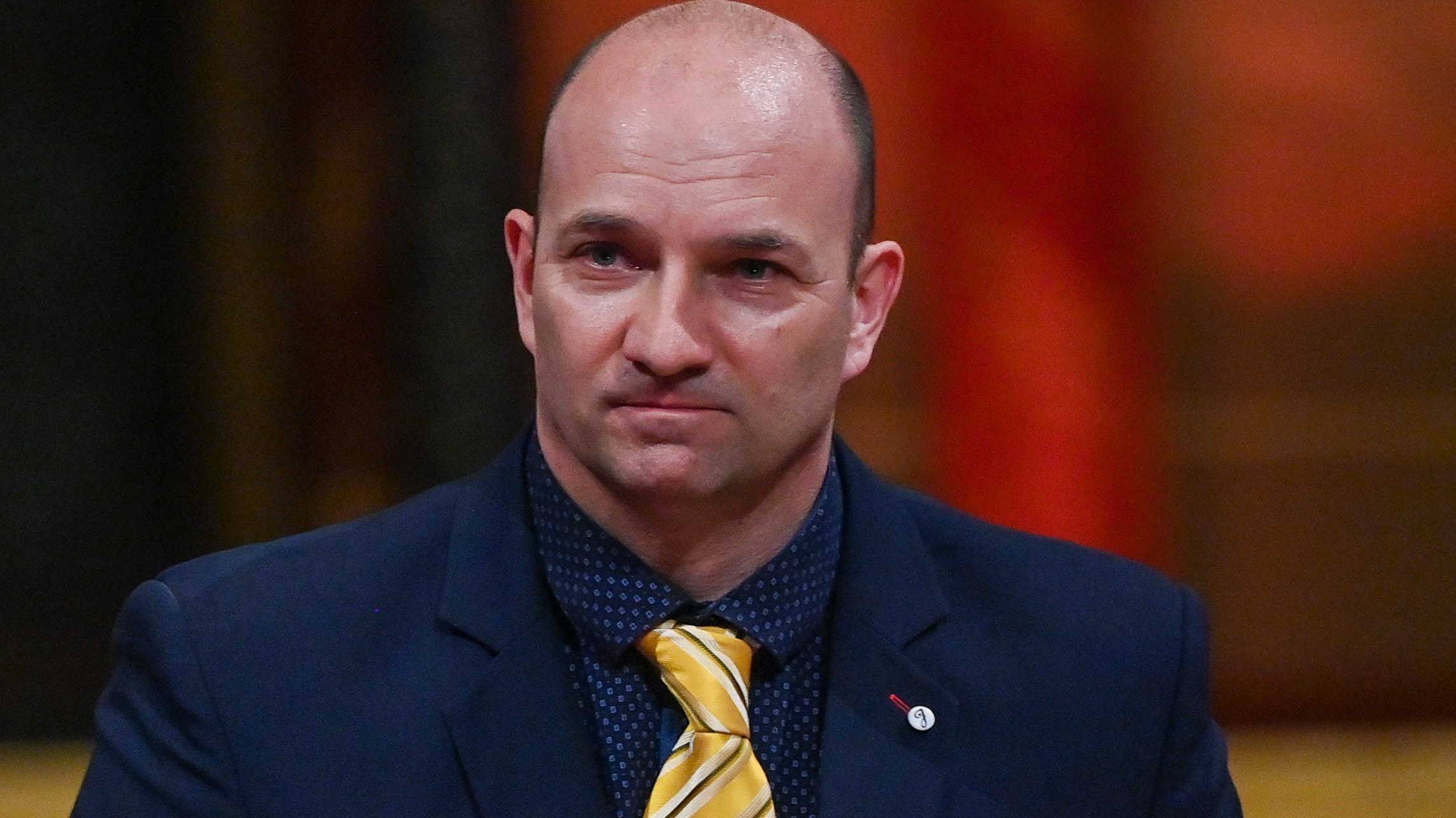 Telegdi Attila László, a Magyar Országos Korcsolyázó Szövetség gyorskorcsolya ágazati sportigazgatója, miután átvette a Magyar Arany Érdemkereszt polgári tagozata kitüntetést a Kossuth- és Széchenyi-díjak, valamint a Magyar Érdemrend kitüntetéseinek ünnepélyes átadásán, az 1848-49-es forradalom és szabadságharc évfordulója alkalmából a Parlament kupolacsarnokában 2022. március 14-én.