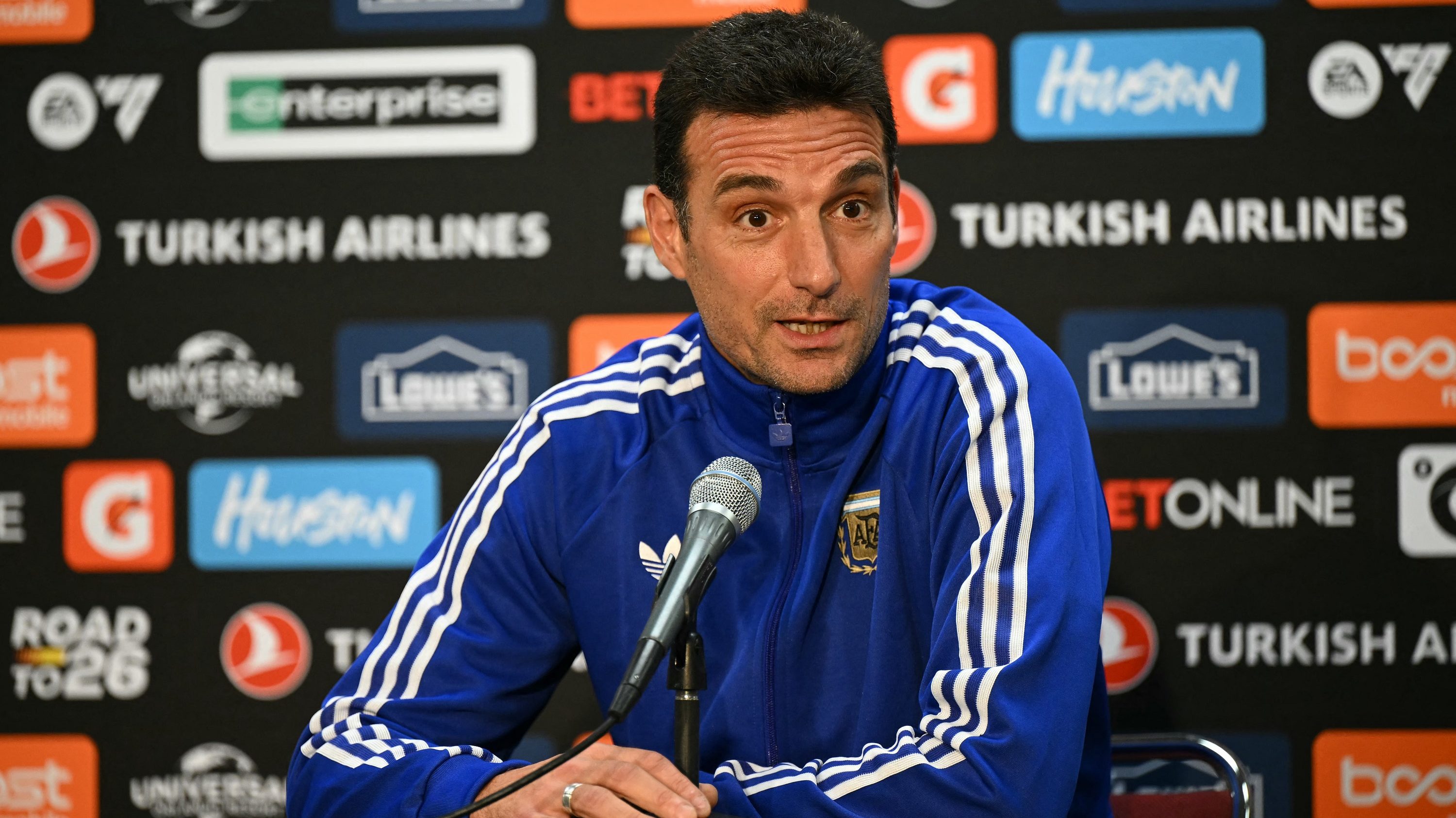 Lionel Scaloni a Honduras elleni felkészülési mérkőzés előtt.