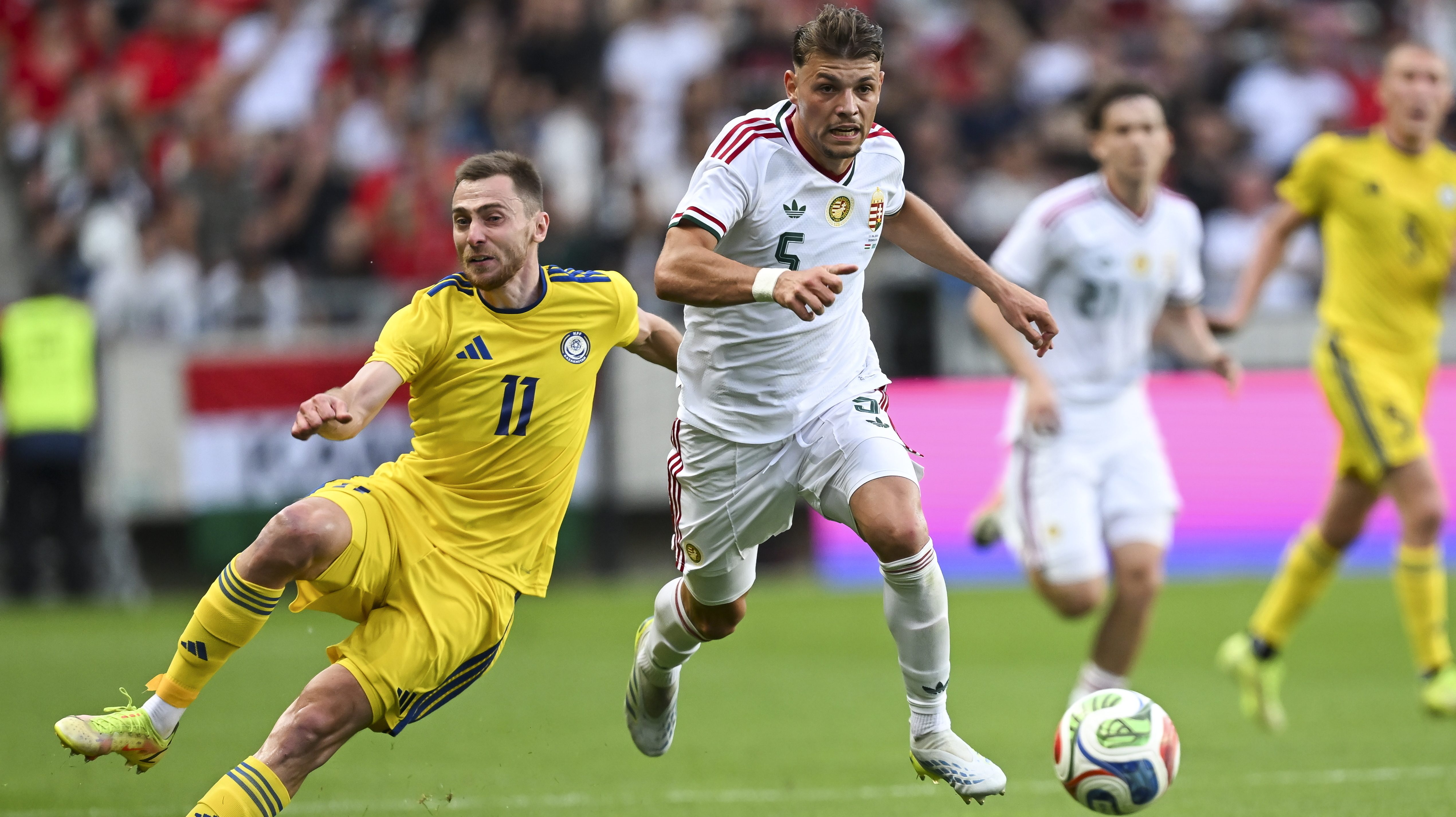 Markgráf Ákos (j) a Magyarország - Kazahsztán barátságos mérkõzésen.