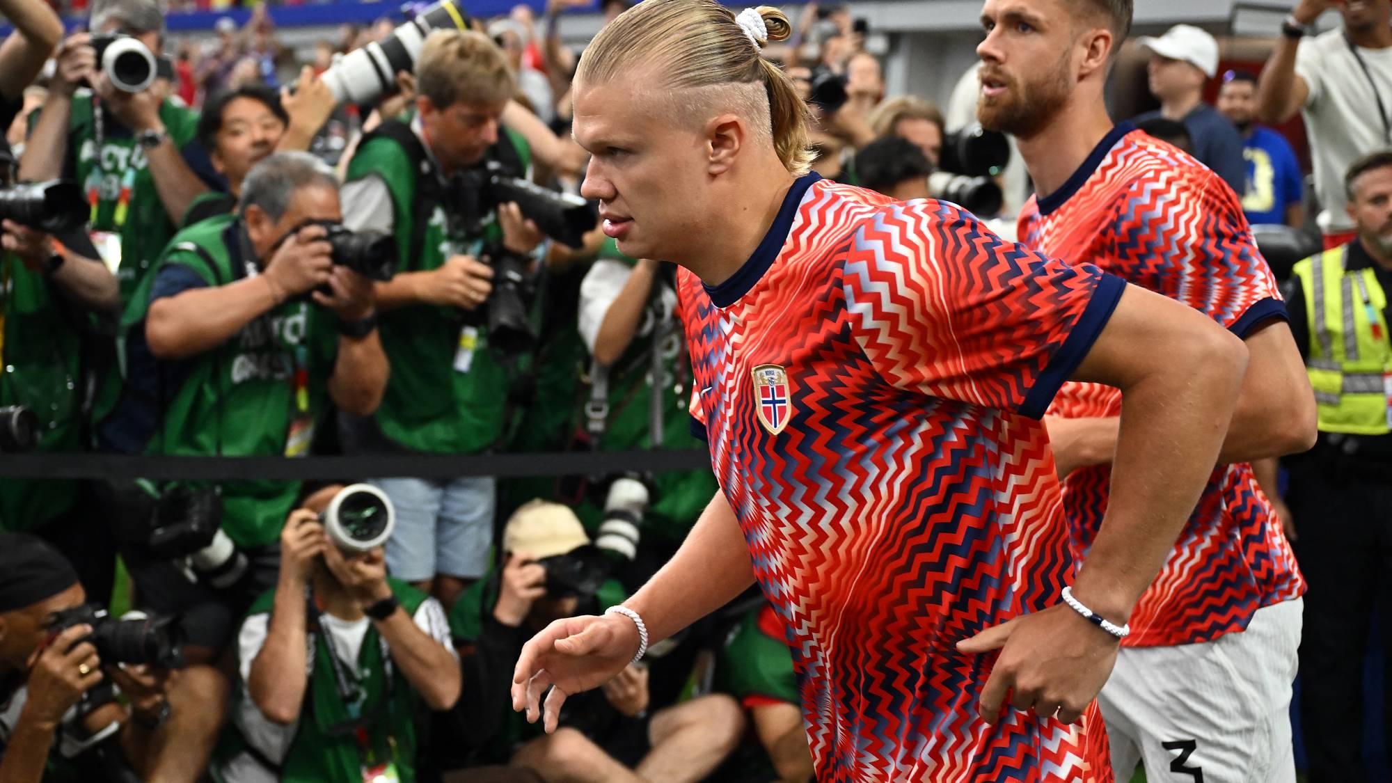 Norway's forward #09 Erling Haaland arrives ahead of the 2026 World Cup round of 32 football match between Ivory Coast and Norway at the Dallas Stadium in Arlington on June 30, 2026.