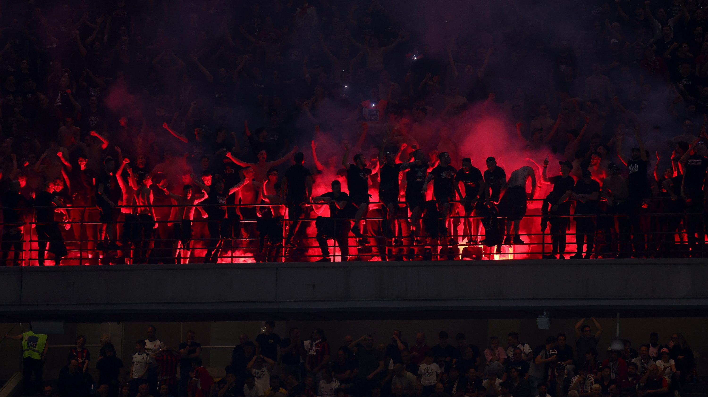 Az AC Milan ultrái áprilisban, a Juventus elleni bajnokin.
