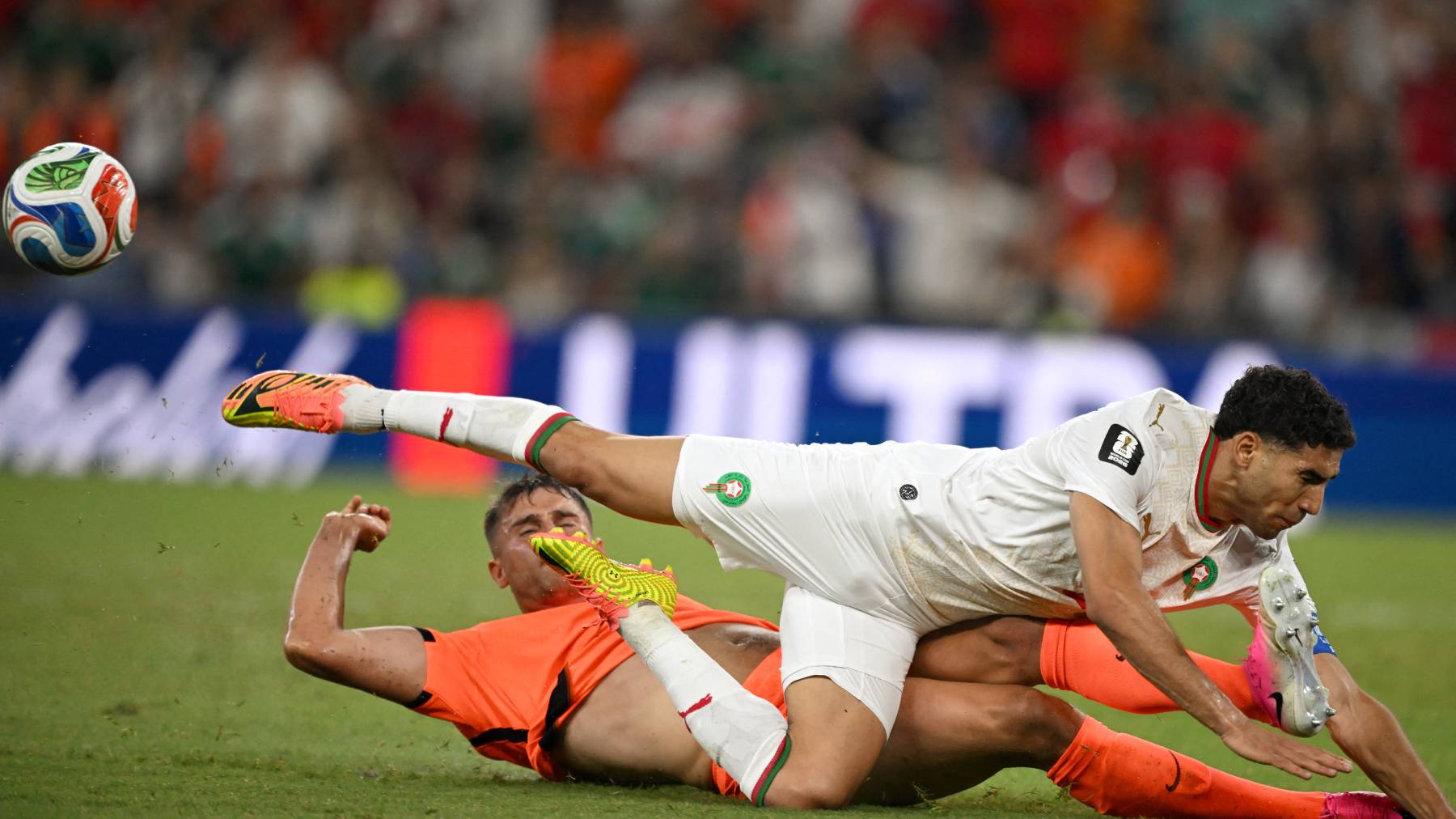 Netherlands' defender #15 Micky Van de Ven and Morocco's defender #02 Achraf Hakimi fight for the ball during the 2026 World Cup round of 32 football match between the Netherlands and Morocco at the Monterrey Stadium in Guadalupe on June 29, 2026.