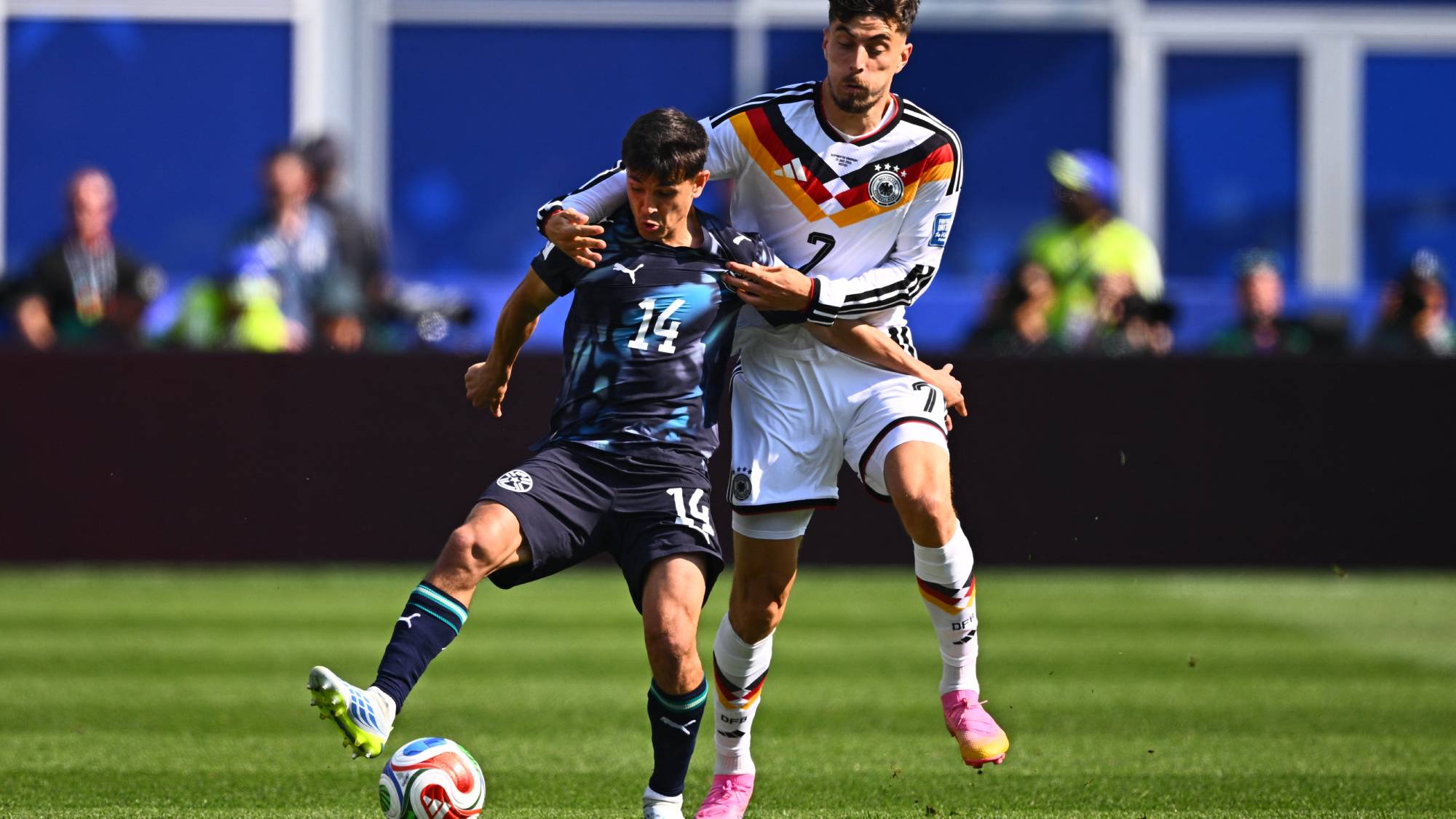 29 June 2026, USA, Foxborough: Soccer, Men, 2026 World Cup, National Team, Germany vs. Paraguay, Round of 32 at Boston Stadium, Kai Havertz (Germany, right) and Andrés Cubas (Paraguay) battle for the ball.