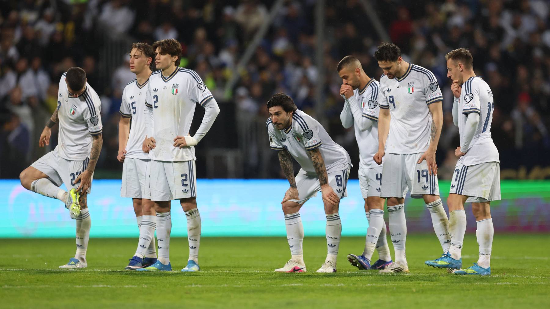 ZENICA, BOSNIA AND HERZEGOVINA - MARCH 31: Players of Italy reacts at the end of the FIFA World Cup 2026 European Qualifiers KO play-offs match between Bosnia & Herzegovina and Italy at Stadion Bilino Polje on March 31, 2026 in Zenica, Bosnia and Herzegovina. (Photo by Claudio Villa - FIGC/FIGC via Getty Images)