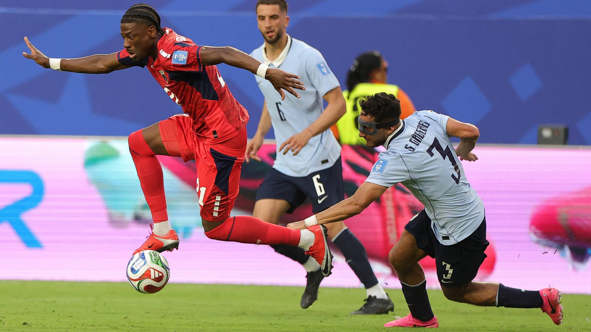 MIAMI GARDENS, FLORIDA - JUNE 21: Nuno da Costa #21 of Cabo Verde controls the ball under pressure from Sebastian Caceres #3 of Uruguay during the FIFA World Cup 2026 Group H match between Uruguay and Cabo Verde at Miami Stadium on June 21, 2026 in Miami Gardens, Florida. Alex Slitz/Getty Images/AFP
