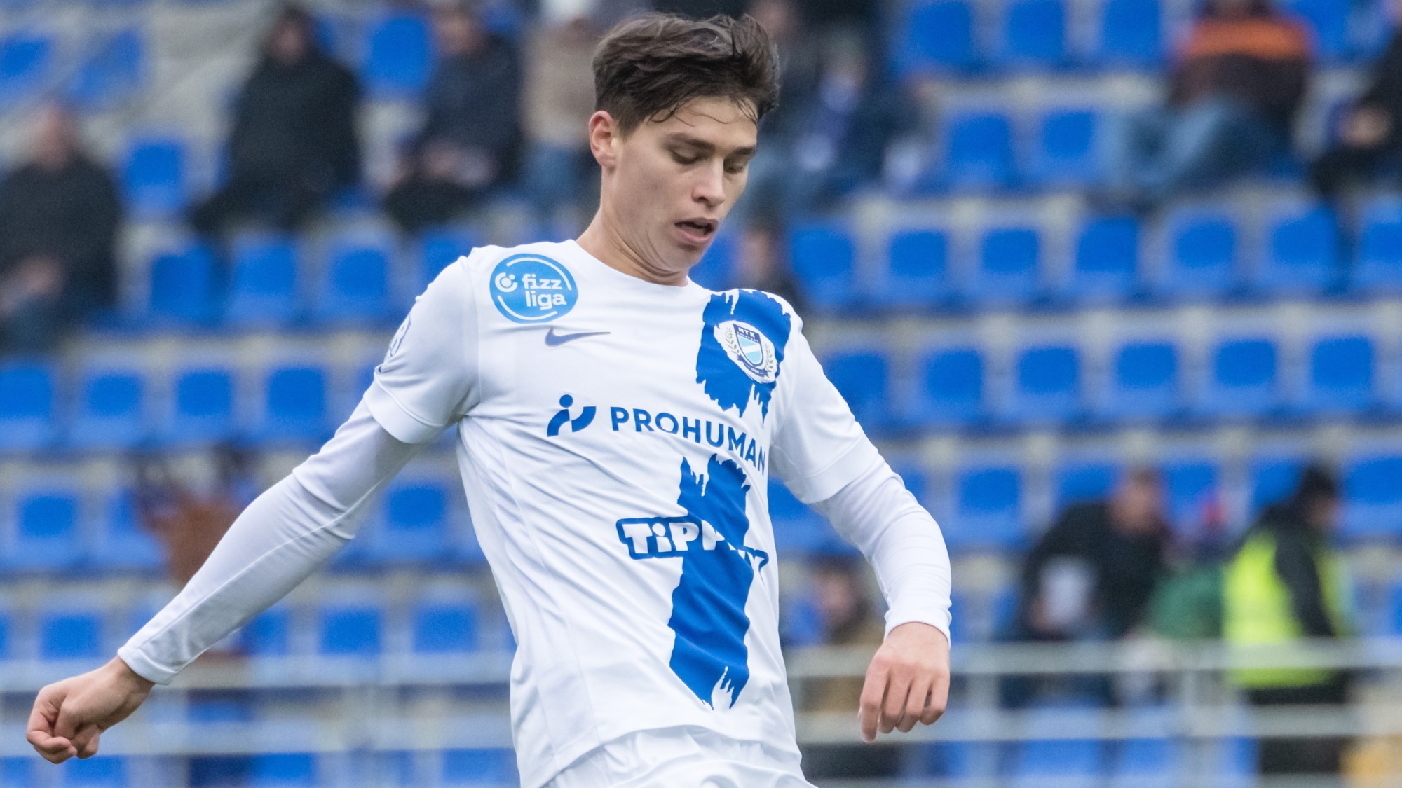 Átrok István Zalán, az MTK játékosa a labdarúgó Fizz Liga 18. fordulójában játszott Zalaegerszegi TE FC - MTK Budapest mérkőzésen a zalaegerszegi ZTE Arénában 2025. december 20-án.