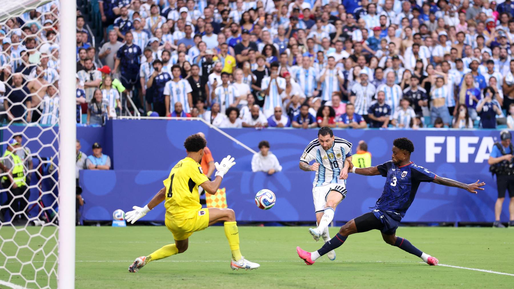 MIAMI GARDENS, FLORIDA - JULY 03: Lionel Messi #10 of Argentina scores his team's first goal during the FIFA World Cup 2026 Round of 32 match between Argentina and Cabo Verde at Miami Stadium on July 03, 2026 in Miami Gardens, Florida. Darrian Traynor/Getty Images/AFP