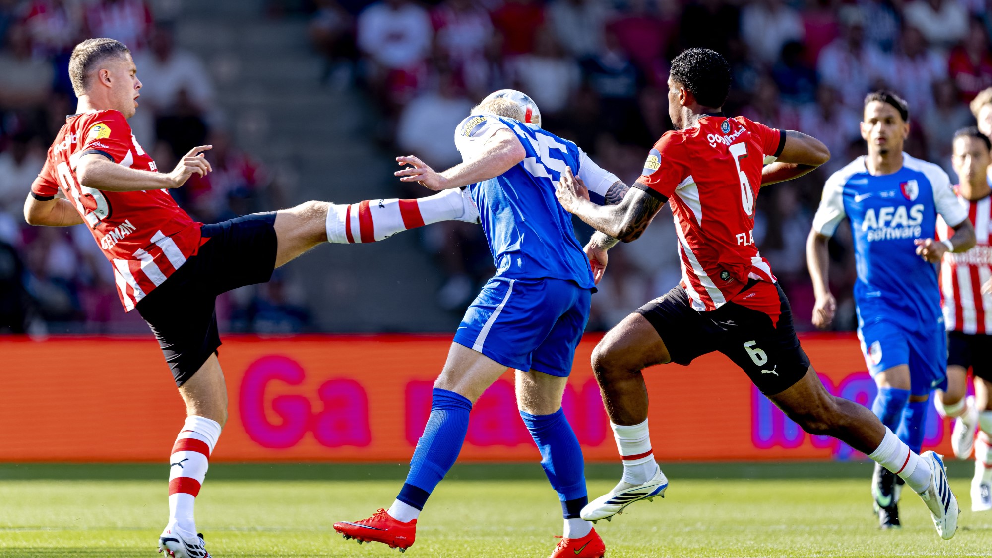 fejbe talpalás attól félt hogy leszakadt a füle psv az alkmaar holland szuperkupa