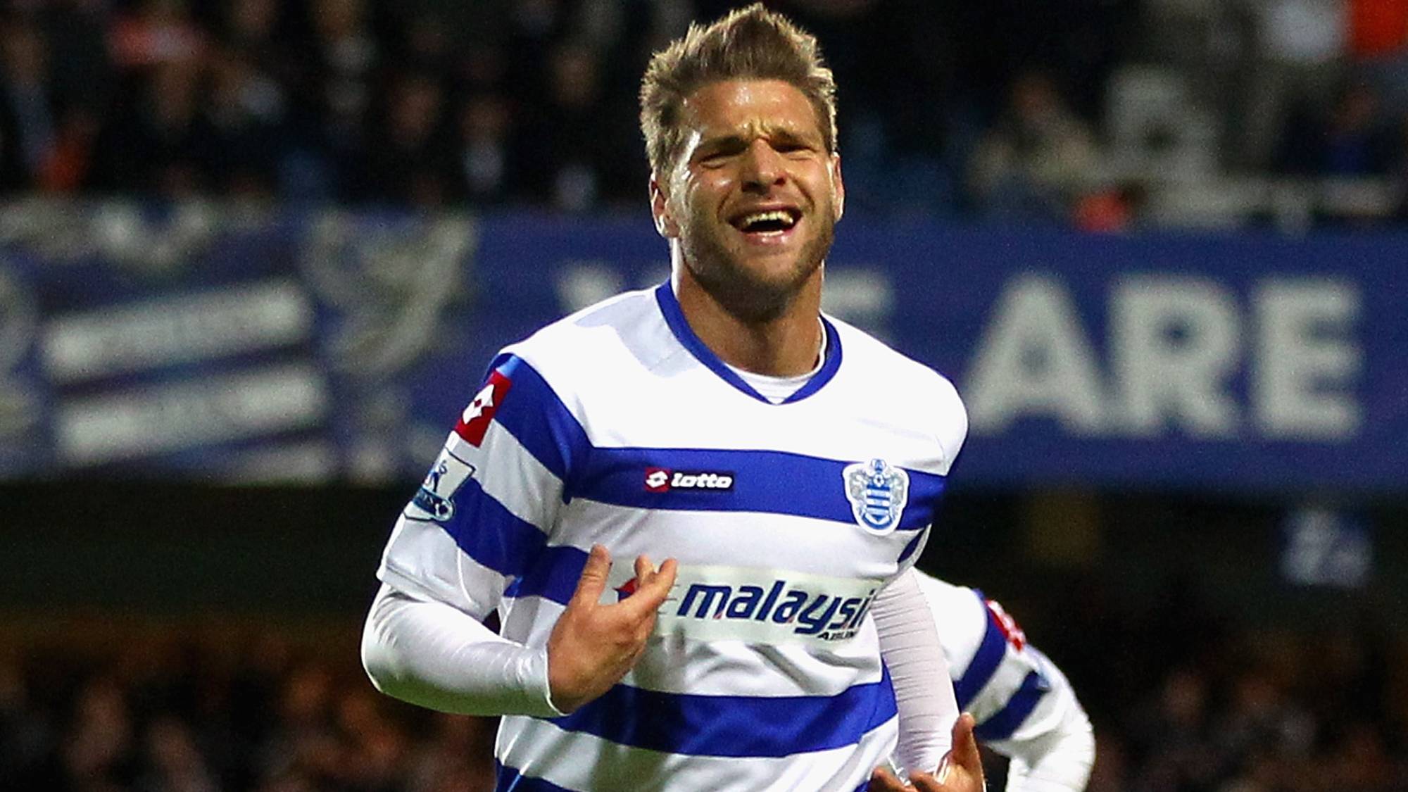 Buzsáky Ákos, még a QPR színeiben LONDON, ENGLAND - APRIL 11: Akos Buzsaky of Queens Park Rangers celebrates scoring his side's third goal during the Barclays Premier League match between Queens Park Rangers and Swansea City at Loftus Road on April 11, 2012 in London, England. (Photo by Julian Finney/Getty Images) LONDON, ENGLAND - APRIL 11: Akos Buzsaky of Queens Park Rangers celebrates scoring his side's third goal during the Barclays Premier League match between Queens Park Rangers and Swansea City at Loftus Road on April 11, 2012 in London, England. (Photo by Julian Finney/Getty Images)