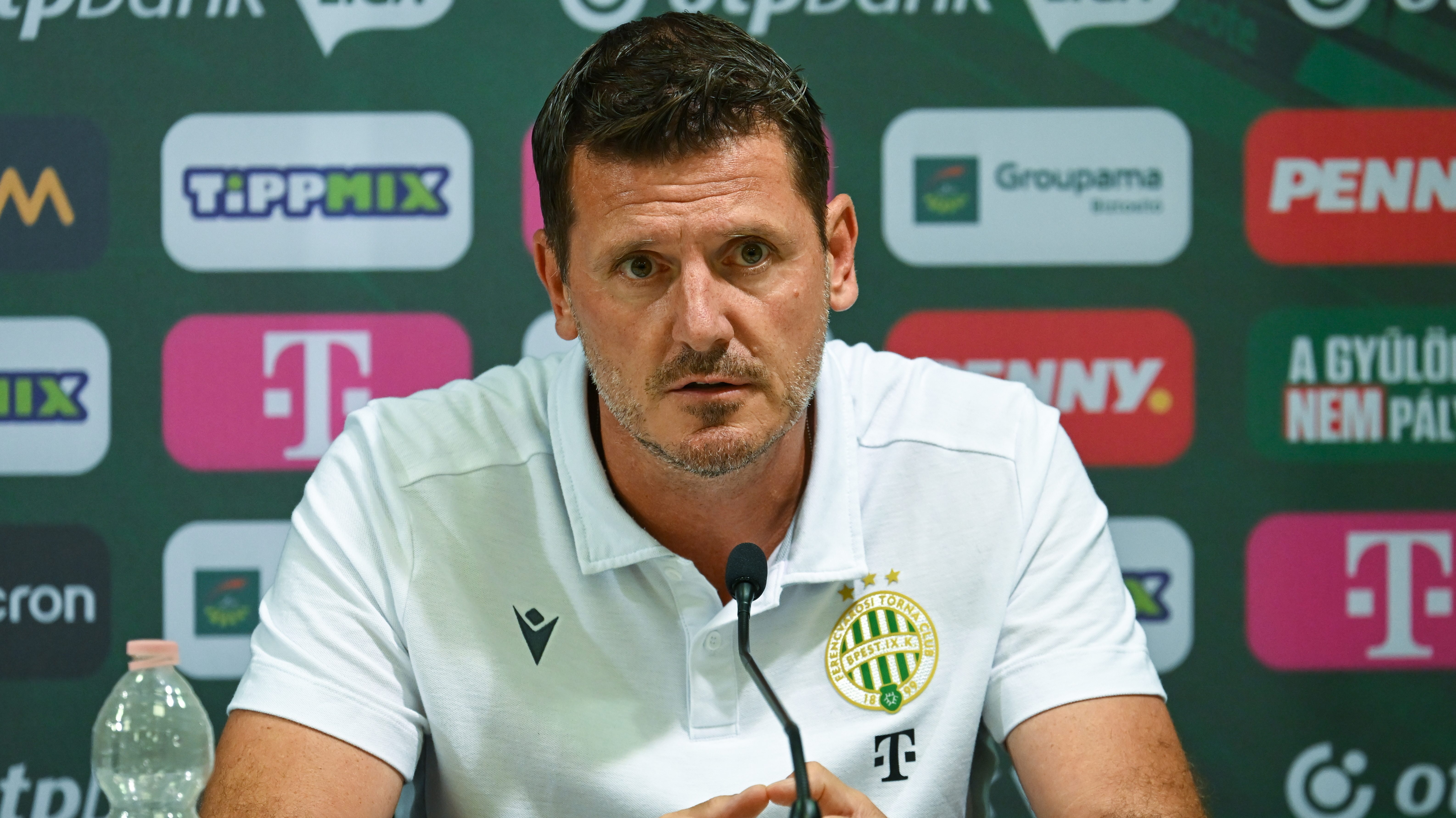 Borbély Balázs vezetõedzõ a Ferencvárosi TC labdarúgócsapatának sajtótájékoztatóján.