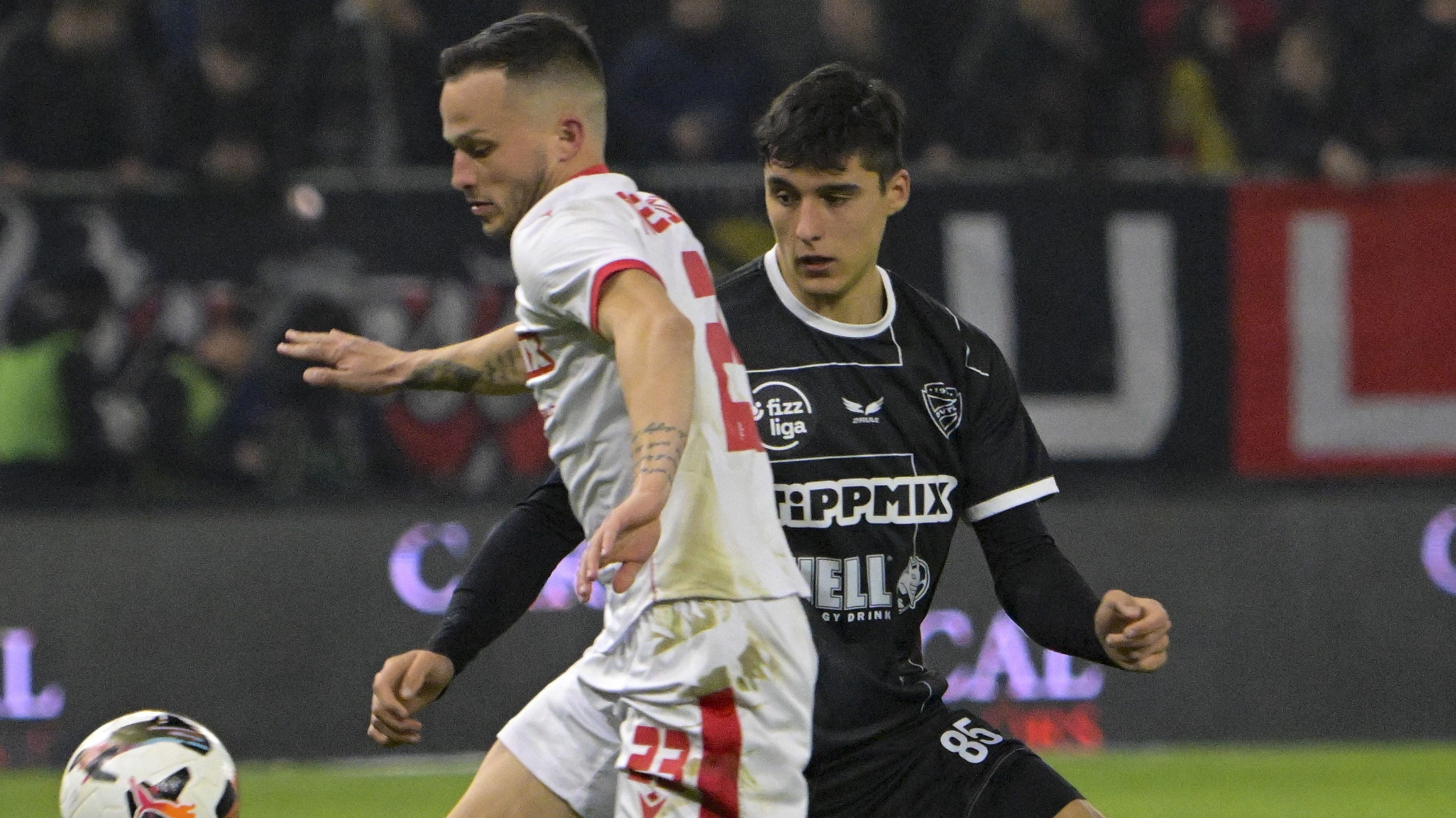 Medgyes Zoltán (balra) és Szakos Bence (jobbra, a Magyar Kupa negyeddöntõjében játszott Budapest Honvéd FC - Diósgyõri VTK mérkõzésen a Bozsik Arénában 2026. március 5-én.