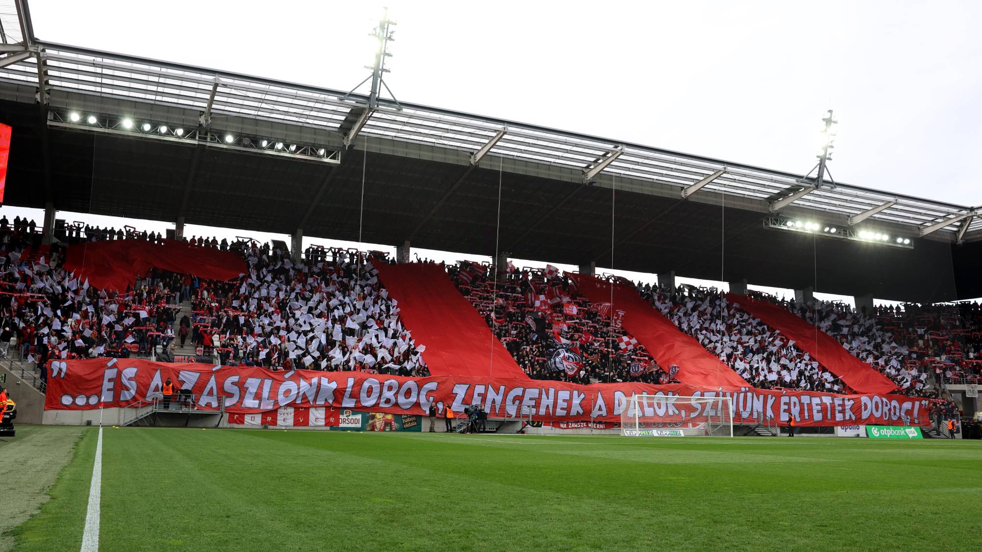 Diósgyőri szurkolók a labdarúgó OTP Bank Liga 25. fordulójában játszott Diósgyőri VTK - Ferencvárosi TC mérkőzésen a diósgyőri DVTK Stadionban a 2025. március 30-án. A végeredmény 1-1-es döntetlen.