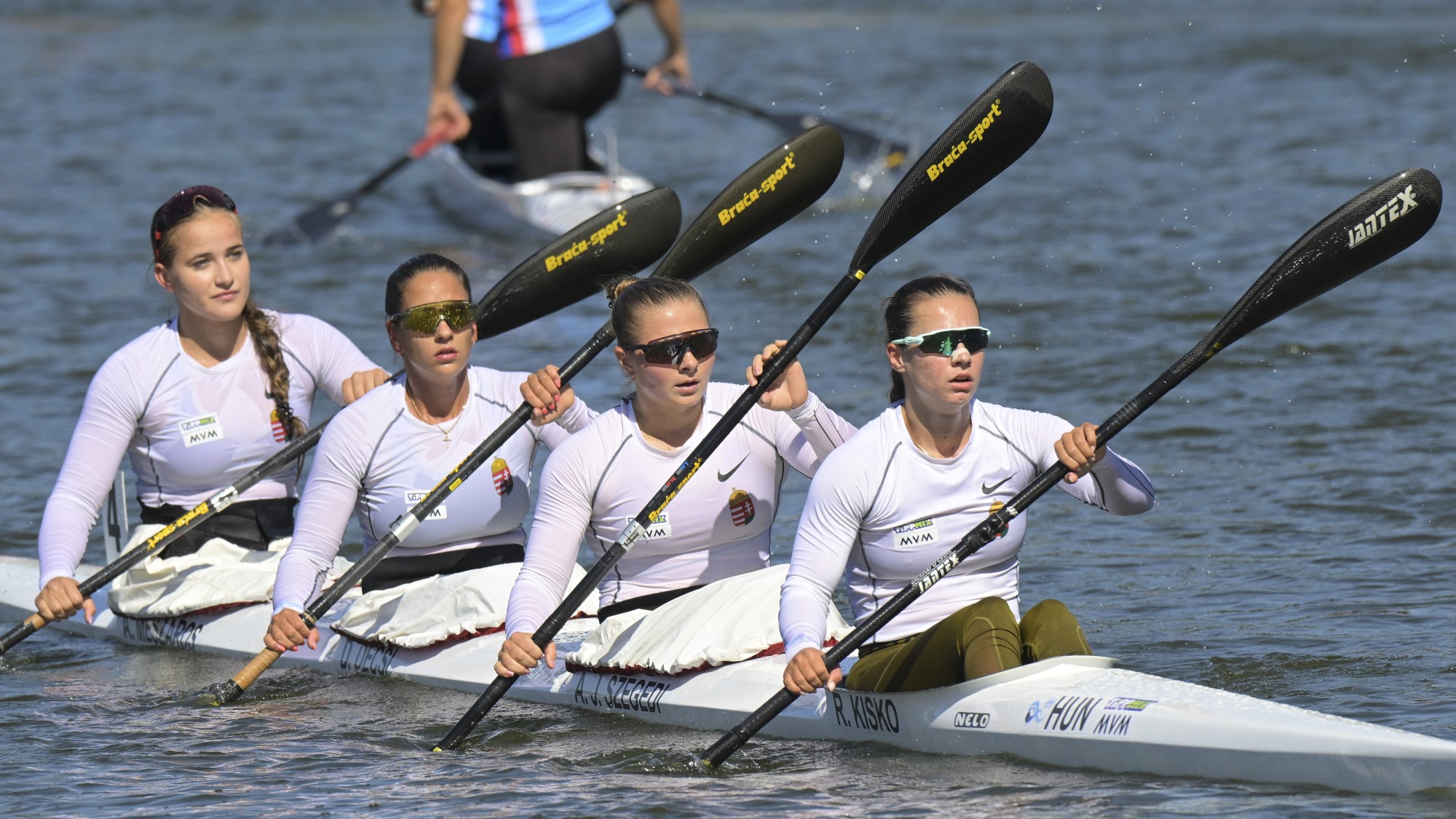 Kiskó Réka, Szegedi Angelina, Decsi Dorina és Mészáros Anna (j-b) a kajak-kenu világbajnokság női kajak négyes 500 méteres számának középfutamában Poznanban 2026. augusztus 27-én.