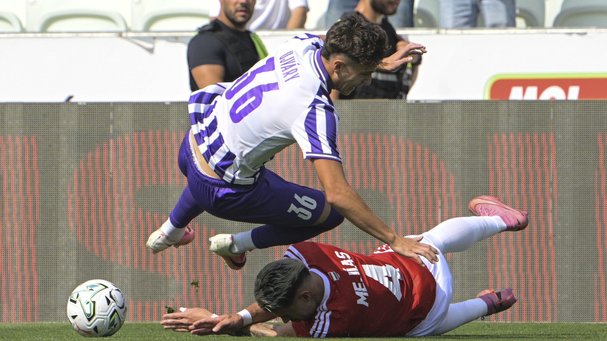 Ujváry Ferenc, az Újpest (b) és Josua Mejías, a Debrecen játékosa a labdarúgó OTP Bank Liga 2. fordulójában játszott Újpest FC - Debreceni VSC mérkőzésen a Szusza Ferenc Stadionban 2026. augusztus 2-án.