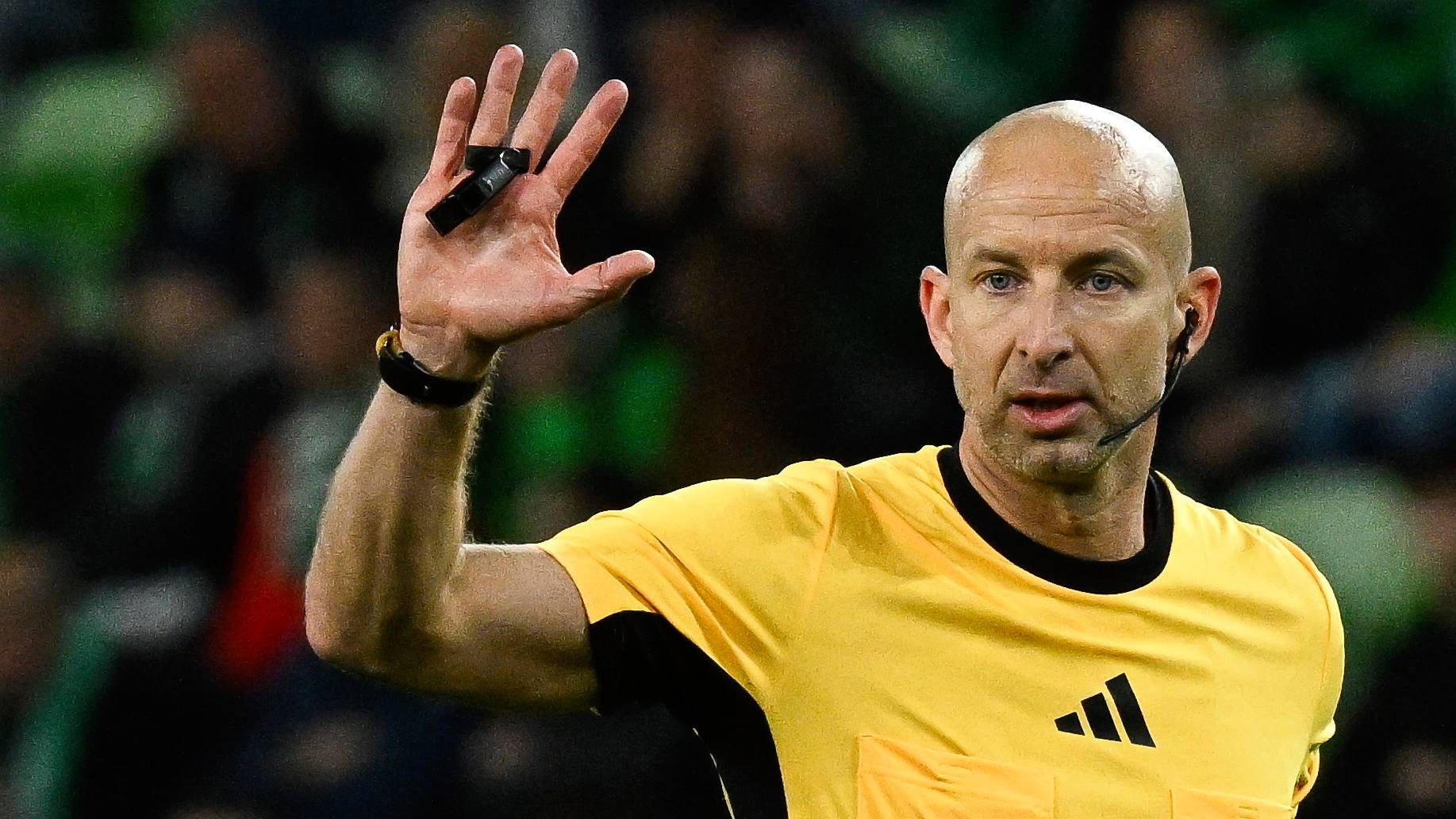 Bognár Tamás játékvezető a labdarúgó MOL Magyar Kupa elődöntőjében játszott Ferencvárosi TC - ETO FC mérkőzésen a Groupama Arénában 2026. április 22-én.