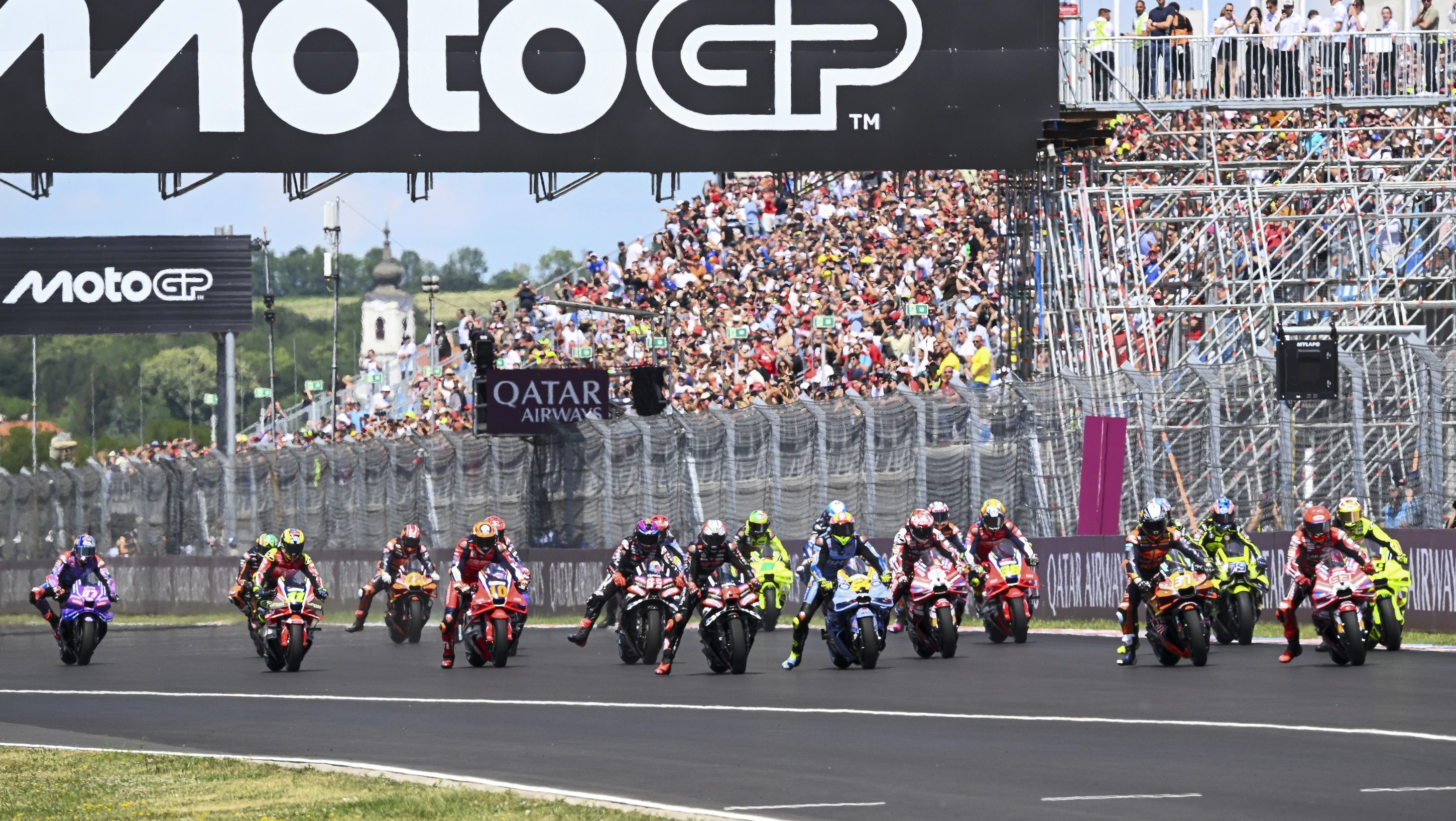 A MotoGP Magyar Nagydíjfutamának mezőnye a gyorsaságimotoros-világbajnokság magyarországi versenyén a balatonfőkajári Balaton Park Circuit versenypályán.