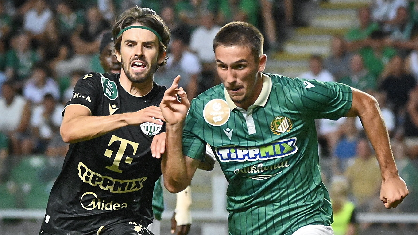 Nagy Ádám, a Ferencváros (b) és Szép Márton, az ETO játékosa a labdarúgó OTP Bank Liga 3. fordulójából elhalasztott ETO FC - Ferencvárosi TC mérkőzésen Győrben 2026. szeptember 3-án.