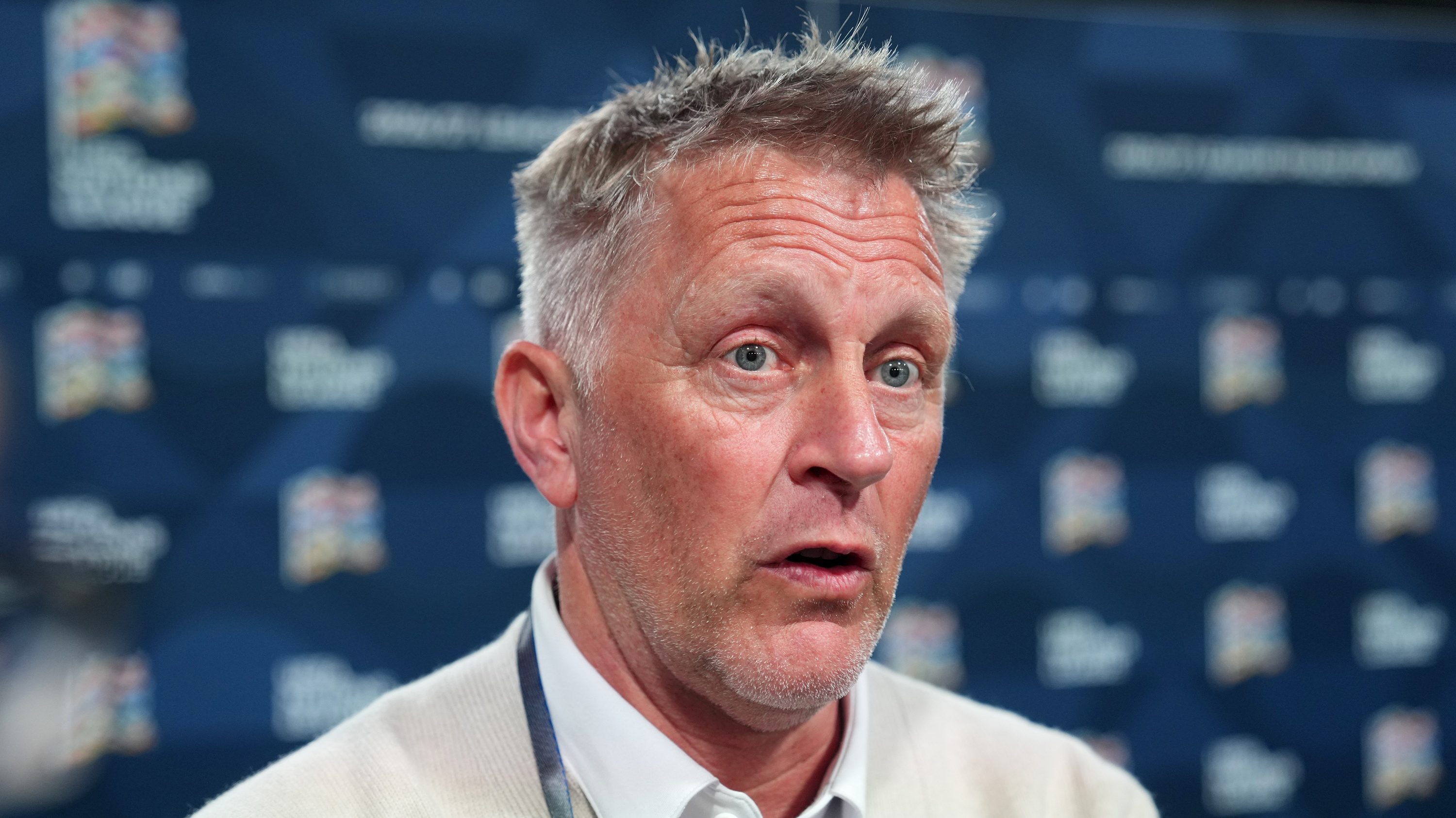 Heimir Hallgrimsson, az ír válogatott szövetségi kapitánya a Nemzetek Ligája csoportjainak sorsolásán.