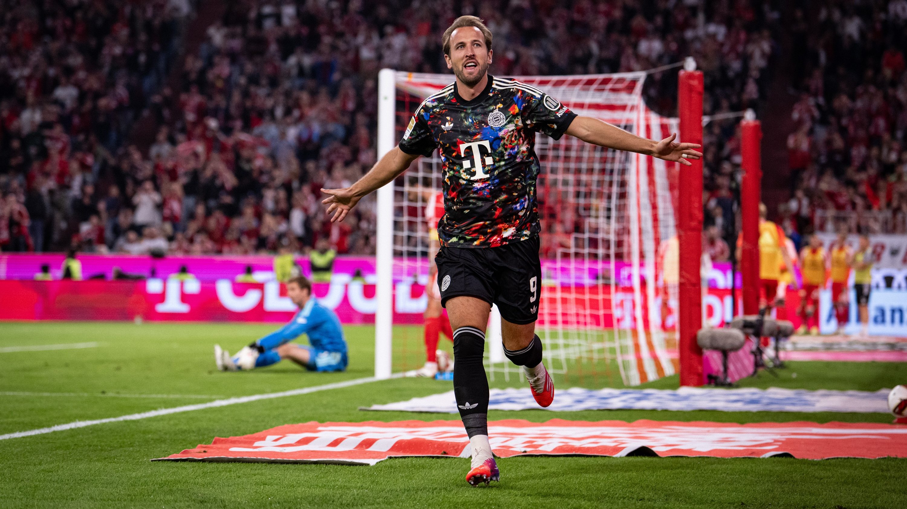 Harry Kane az Union Berlinnek lőtt történelmi büntetője után.