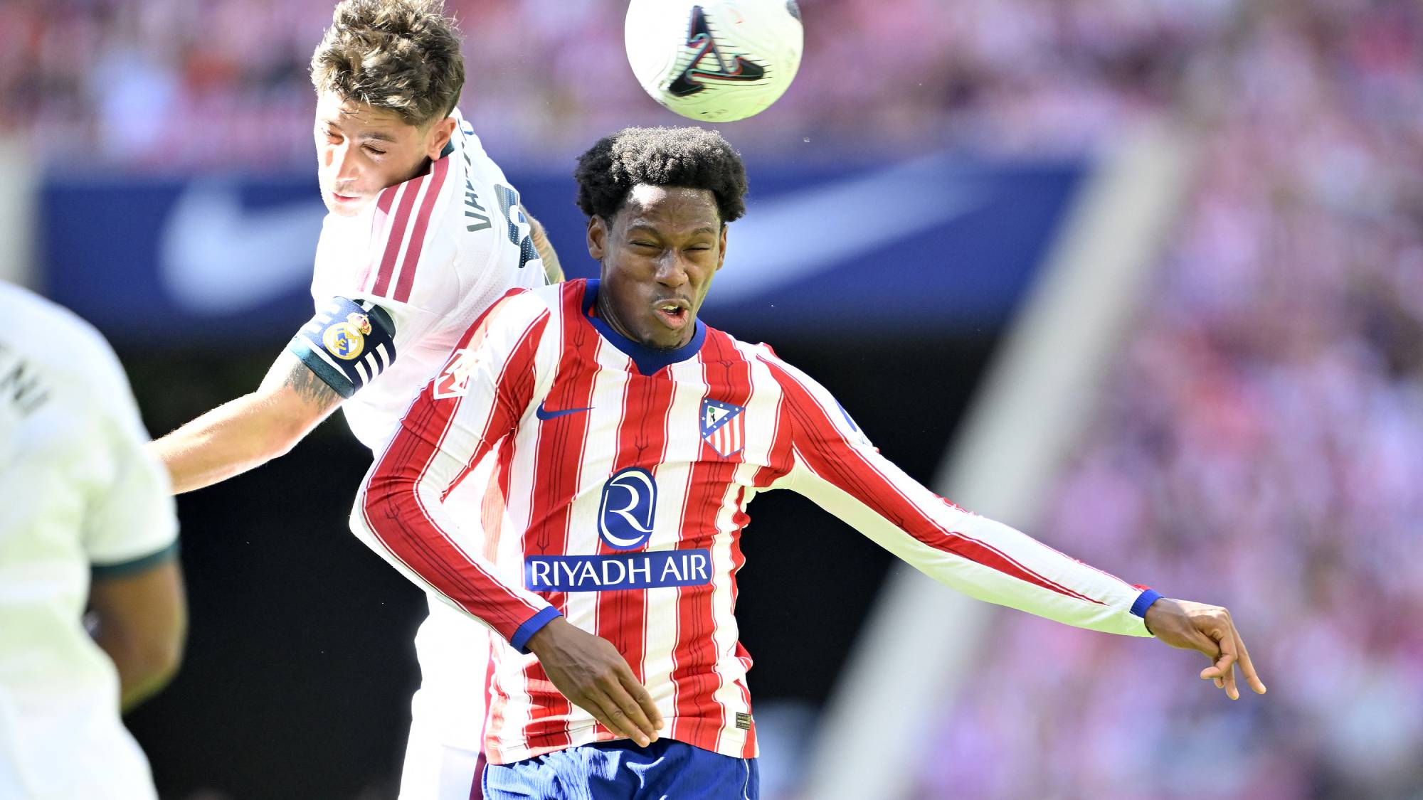 MADRID, SPAIN - SEPTEMBER 20: Jonathan David (R) of Atletico Madrid battles for the ball with Federico Valverde (L) of Real Madrid during the La Liga Week 7 match at Riyadh Air Metropolitano Stadium in Madrid, Spain, on September 20, 2026. Burak Akbulut / Anadolu