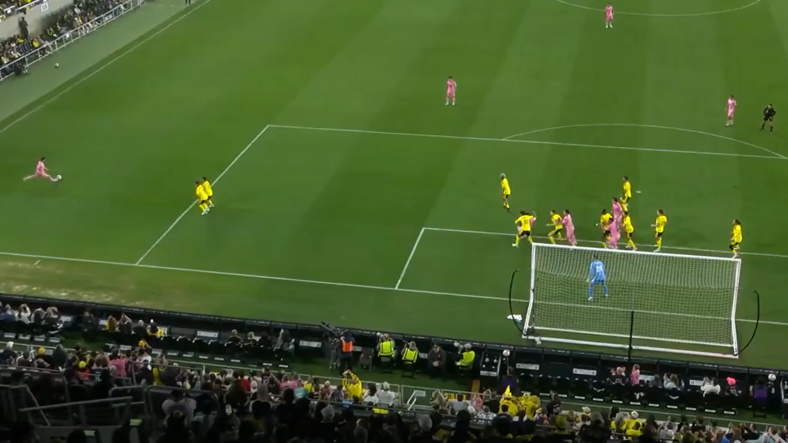 Lionel Messi hatalmas gólt szerzett szabadrúgásból.
