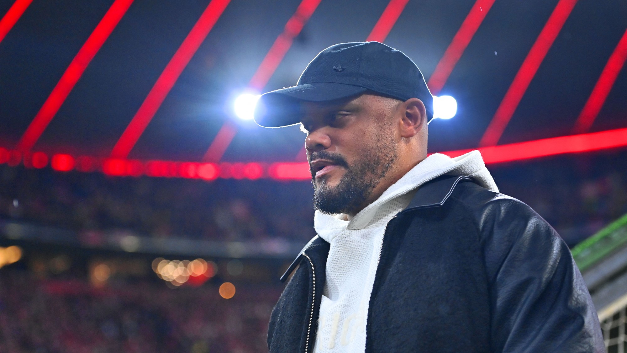 vincent kompany bayern münchen összeesett előjelek túlhajszoltság