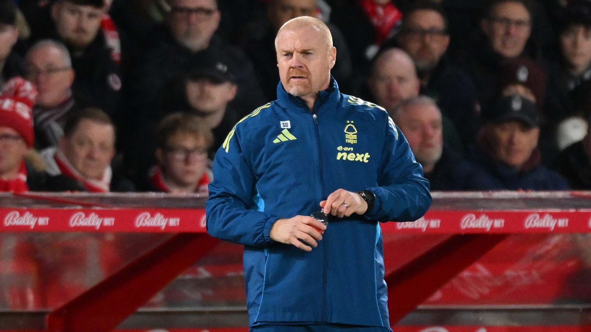 Dyche legutóbb a Nottinghamnél dolgozott, de február óta nincs klubja.