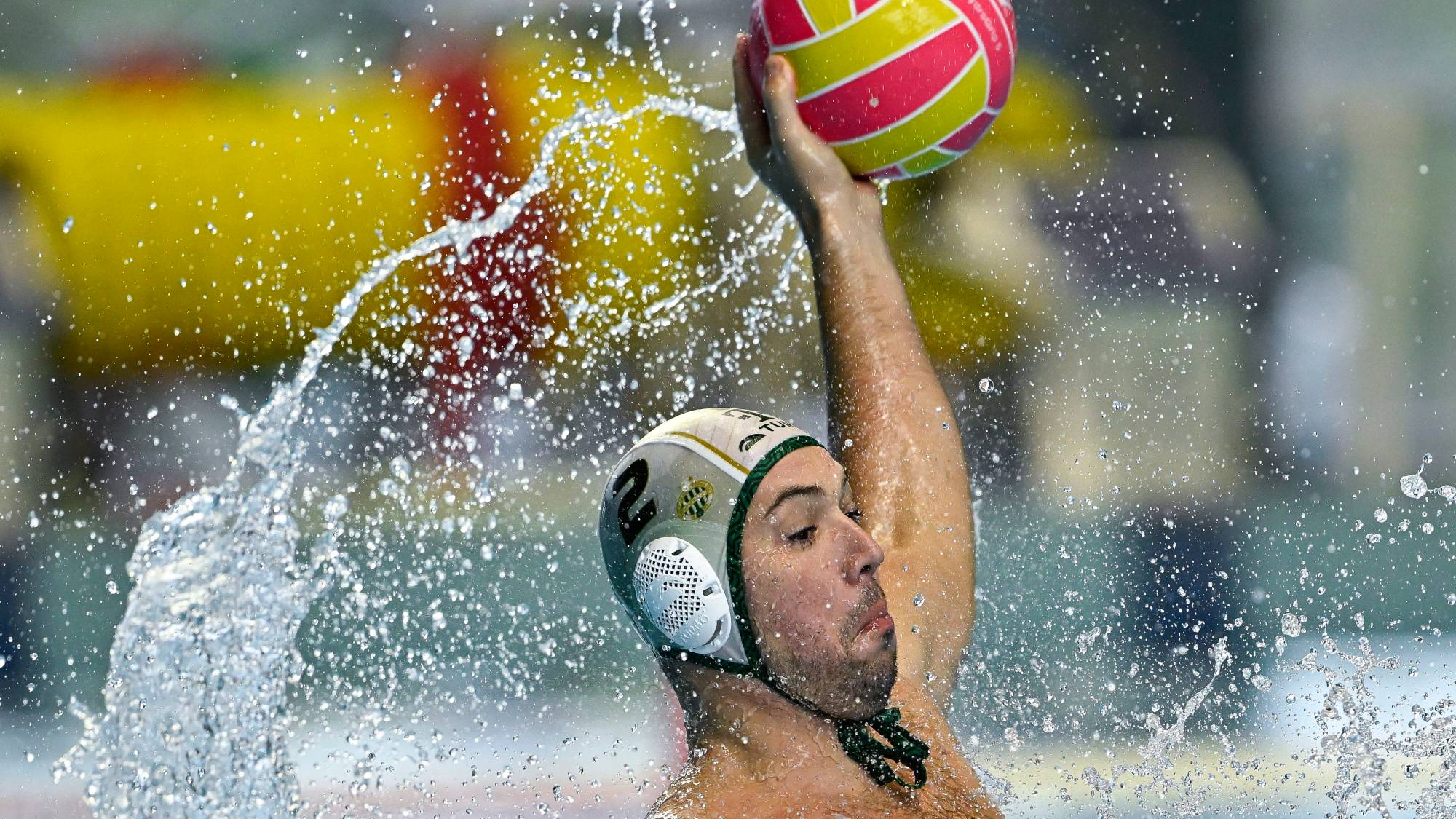 Dusan Mandic, az FTC (b) és Andrej Barac, a Vasas játékosa a BENU férfi vízilabda Magyar Kupa döntőjében játszott FTC Telekom Waterpolo - Vasas-Plaket mérkőzésen a Császár-Komjádi Sportuszodában 2026. szeptember 13-án.
